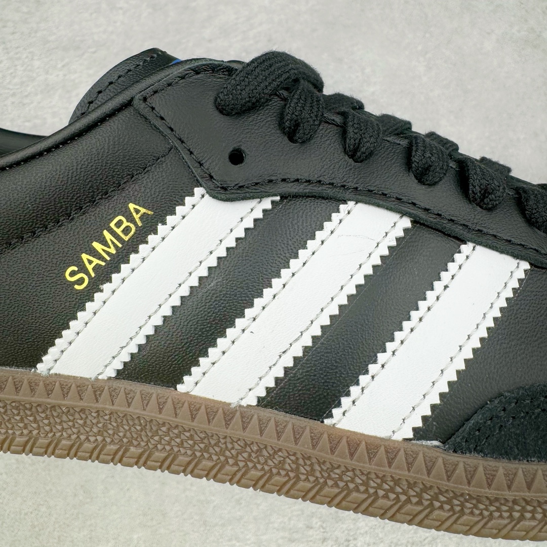 图片[16]-＃CS纯原 AD Original Samba OG 复古经典轻便板鞋 黑白 B75807 原装头层牛皮加持 正确烫金高频细节 原装纳米超迁皮料 独家私模橡胶大底 原盒原配 正确黑色中底布 过宽过胶 这款桑巴鞋展示了高质量的工艺 带有装饰的超锁缝制和无缝的手感 柔软、柔软的皮革造型和标志性的3条纹完成了精致的外观 正规合身鞋带 鞋面上有绒面鞋垫 橡胶鞋底 享受正畸套筒软感 自50年代首次亮相以来就一直在赢得粉丝的青睐 尺码：36 36.5 37.5 38 38.5 39 40 40.5 41 42 42.5 43 44 44.5 45-选品中心
