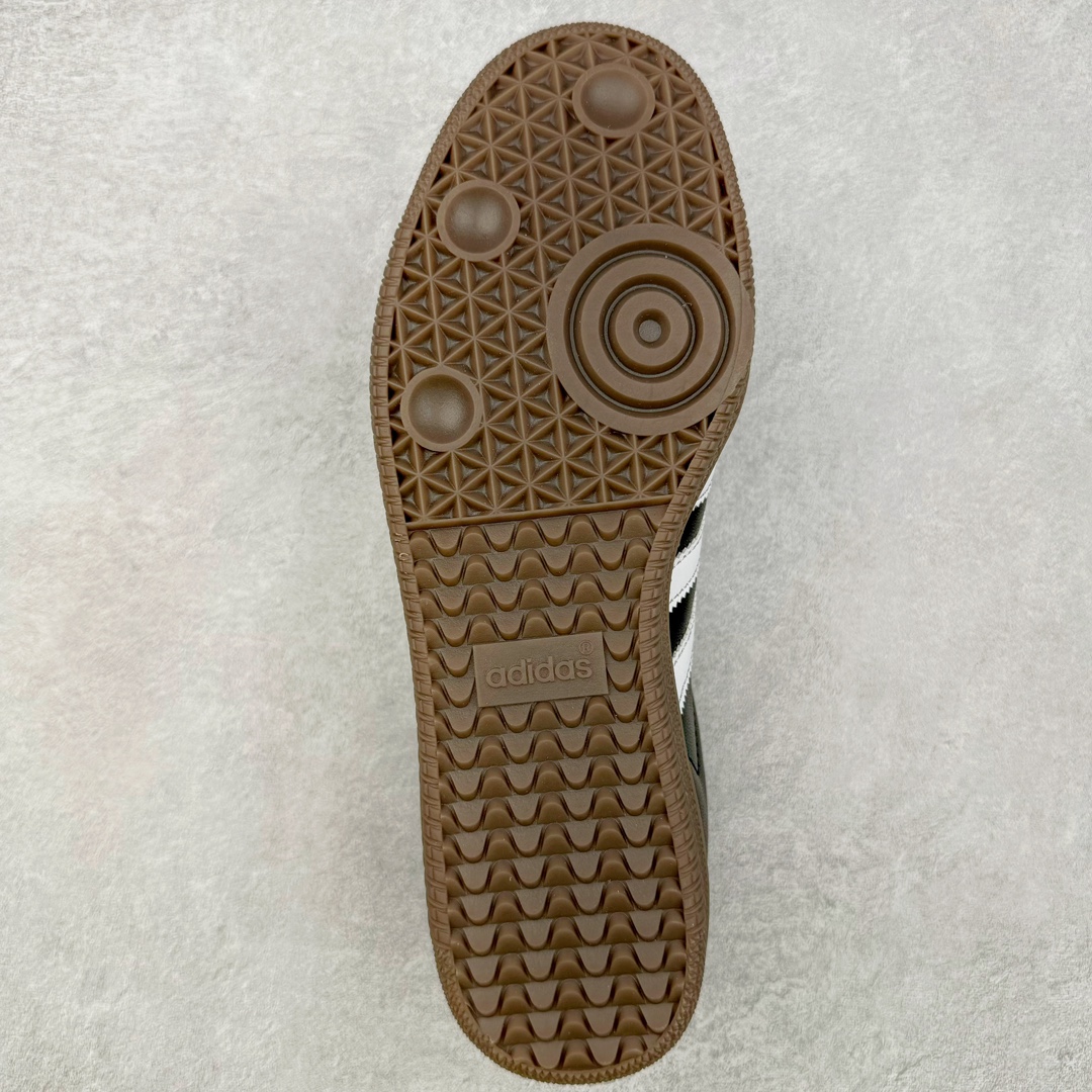 图片[9]-＃CS纯原 AD Original Samba OG 复古经典轻便板鞋 黑白 B75807 原装头层牛皮加持 正确烫金高频细节 原装纳米超迁皮料 独家私模橡胶大底 原盒原配 正确黑色中底布 过宽过胶 这款桑巴鞋展示了高质量的工艺 带有装饰的超锁缝制和无缝的手感 柔软、柔软的皮革造型和标志性的3条纹完成了精致的外观 正规合身鞋带 鞋面上有绒面鞋垫 橡胶鞋底 享受正畸套筒软感 自50年代首次亮相以来就一直在赢得粉丝的青睐 尺码：36 36.5 37.5 38 38.5 39 40 40.5 41 42 42.5 43 44 44.5 45-选品中心