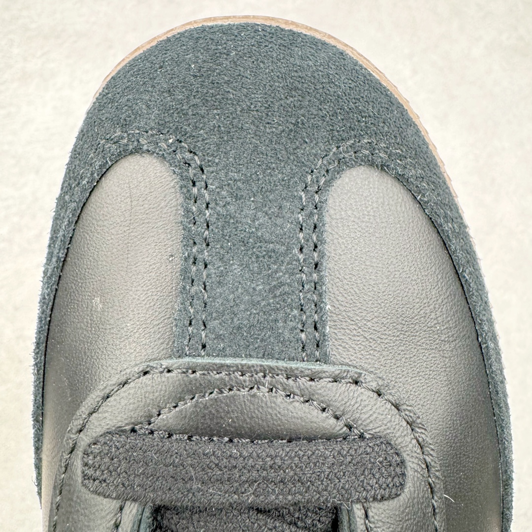 图片[15]-＃CS纯原 AD Original Samba OG 复古经典轻便板鞋 黑白 B75807 原装头层牛皮加持 正确烫金高频细节 原装纳米超迁皮料 独家私模橡胶大底 原盒原配 正确黑色中底布 过宽过胶 这款桑巴鞋展示了高质量的工艺 带有装饰的超锁缝制和无缝的手感 柔软、柔软的皮革造型和标志性的3条纹完成了精致的外观 正规合身鞋带 鞋面上有绒面鞋垫 橡胶鞋底 享受正畸套筒软感 自50年代首次亮相以来就一直在赢得粉丝的青睐 尺码：36 36.5 37.5 38 38.5 39 40 40.5 41 42 42.5 43 44 44.5 45-选品中心