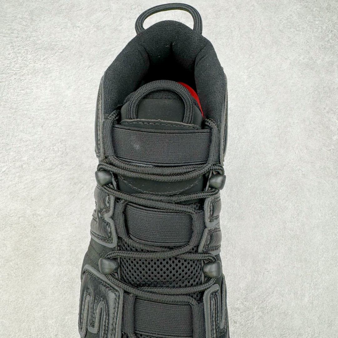 图片[5]-Supreme x NK Air More Uptempo 联名款皮蓬大Air复古文化篮球鞋 920092-001 NK更给予了 Supreme 最大的设计自由度 它看起来就像是在Air More Uptempo 进行了改造 将元年鞋面出现的两侧的大“AIR”字样改成了反光 SUPREME 字样去呈现 同时搭配以白色Swoosh和 Air-Sole气垫大底 让整双鞋一跃成为更切合到 Supreme 街头造型 尺码：36 36.5 37.5 38 38.5 39 40 40.5 41 42 42.5 43 44 44.5 45 46-选品中心