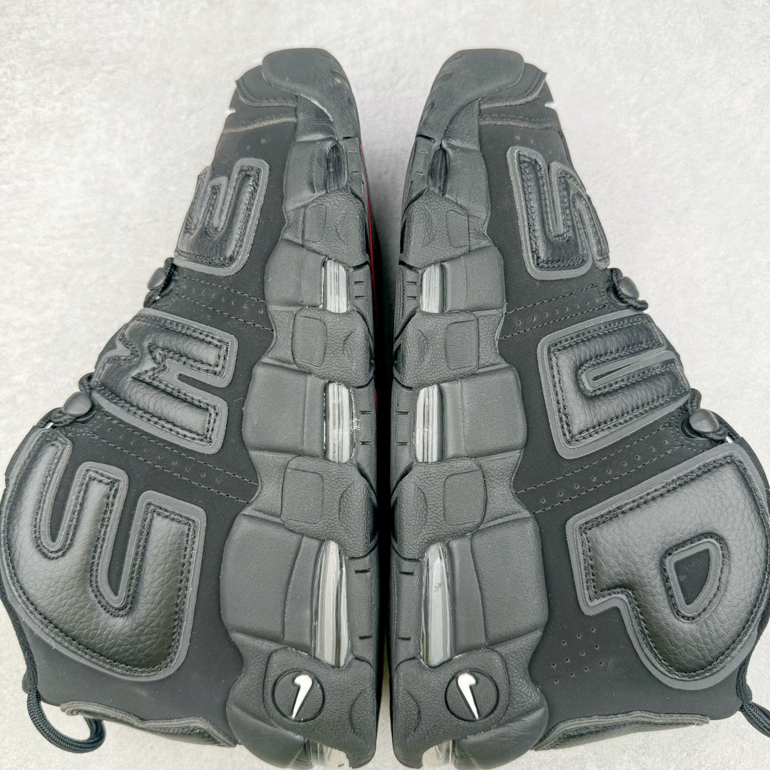 图片[10]-Supreme x NK Air More Uptempo 联名款皮蓬大Air复古文化篮球鞋 920092-001 NK更给予了 Supreme 最大的设计自由度 它看起来就像是在Air More Uptempo 进行了改造 将元年鞋面出现的两侧的大“AIR”字样改成了反光 SUPREME 字样去呈现 同时搭配以白色Swoosh和 Air-Sole气垫大底 让整双鞋一跃成为更切合到 Supreme 街头造型 尺码：36 36.5 37.5 38 38.5 39 40 40.5 41 42 42.5 43 44 44.5 45 46-选品中心