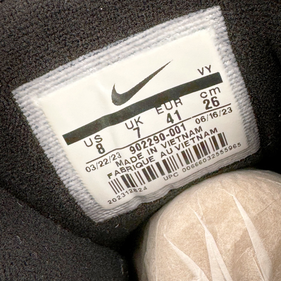 图片[15]-Supreme x NK Air More Uptempo 联名款皮蓬大Air复古文化篮球鞋 920092-001 NK更给予了 Supreme 最大的设计自由度 它看起来就像是在Air More Uptempo 进行了改造 将元年鞋面出现的两侧的大“AIR”字样改成了反光 SUPREME 字样去呈现 同时搭配以白色Swoosh和 Air-Sole气垫大底 让整双鞋一跃成为更切合到 Supreme 街头造型 尺码：36 36.5 37.5 38 38.5 39 40 40.5 41 42 42.5 43 44 44.5 45 46-选品中心