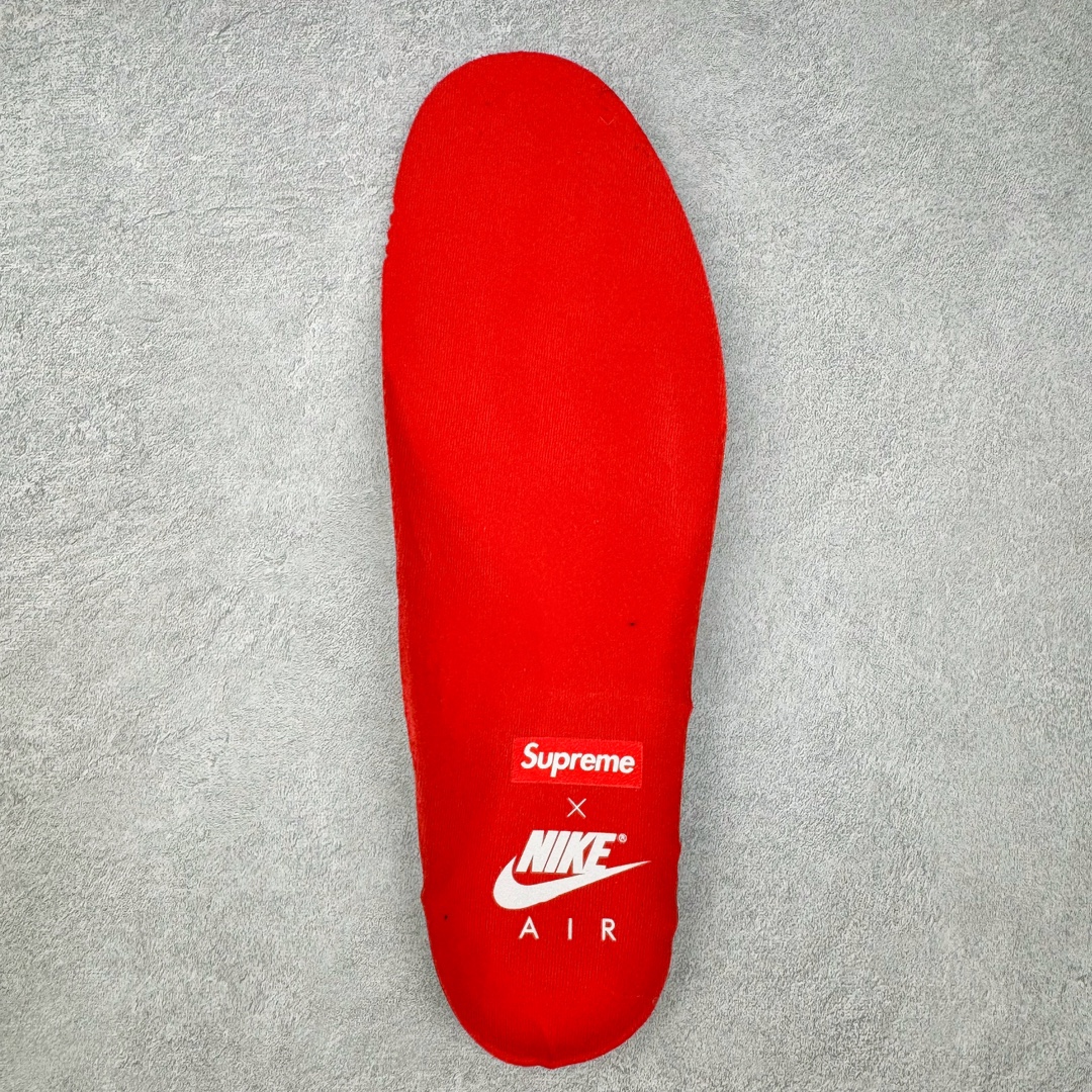 图片[13]-Supreme x NK Air More Uptempo 联名款皮蓬大Air复古文化篮球鞋 920092-001 NK更给予了 Supreme 最大的设计自由度 它看起来就像是在Air More Uptempo 进行了改造 将元年鞋面出现的两侧的大“AIR”字样改成了反光 SUPREME 字样去呈现 同时搭配以白色Swoosh和 Air-Sole气垫大底 让整双鞋一跃成为更切合到 Supreme 街头造型 尺码：36 36.5 37.5 38 38.5 39 40 40.5 41 42 42.5 43 44 44.5 45 46-选品中心