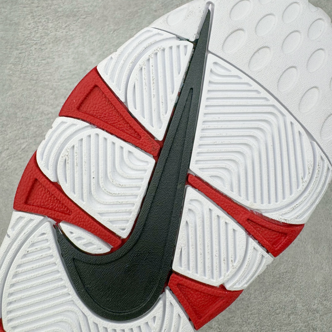 图片[21]-Supreme x NK Air More Uptempo 联名款皮蓬大Air复古文化篮球鞋 920092-600 NK更给予了 Supreme 最大的设计自由度 它看起来就像是在Air More Uptempo 进行了改造 将元年鞋面出现的两侧的大“AIR”字样改成了反光 SUPREME 字样去呈现 同时搭配以白色Swoosh和 Air-Sole气垫大底 让整双鞋一跃成为更切合到 Supreme 街头造型 尺码：36 36.5 37.5 38 38.5 39 40 40.5 41 42 42.5 43 44 44.5 45 46-选品中心