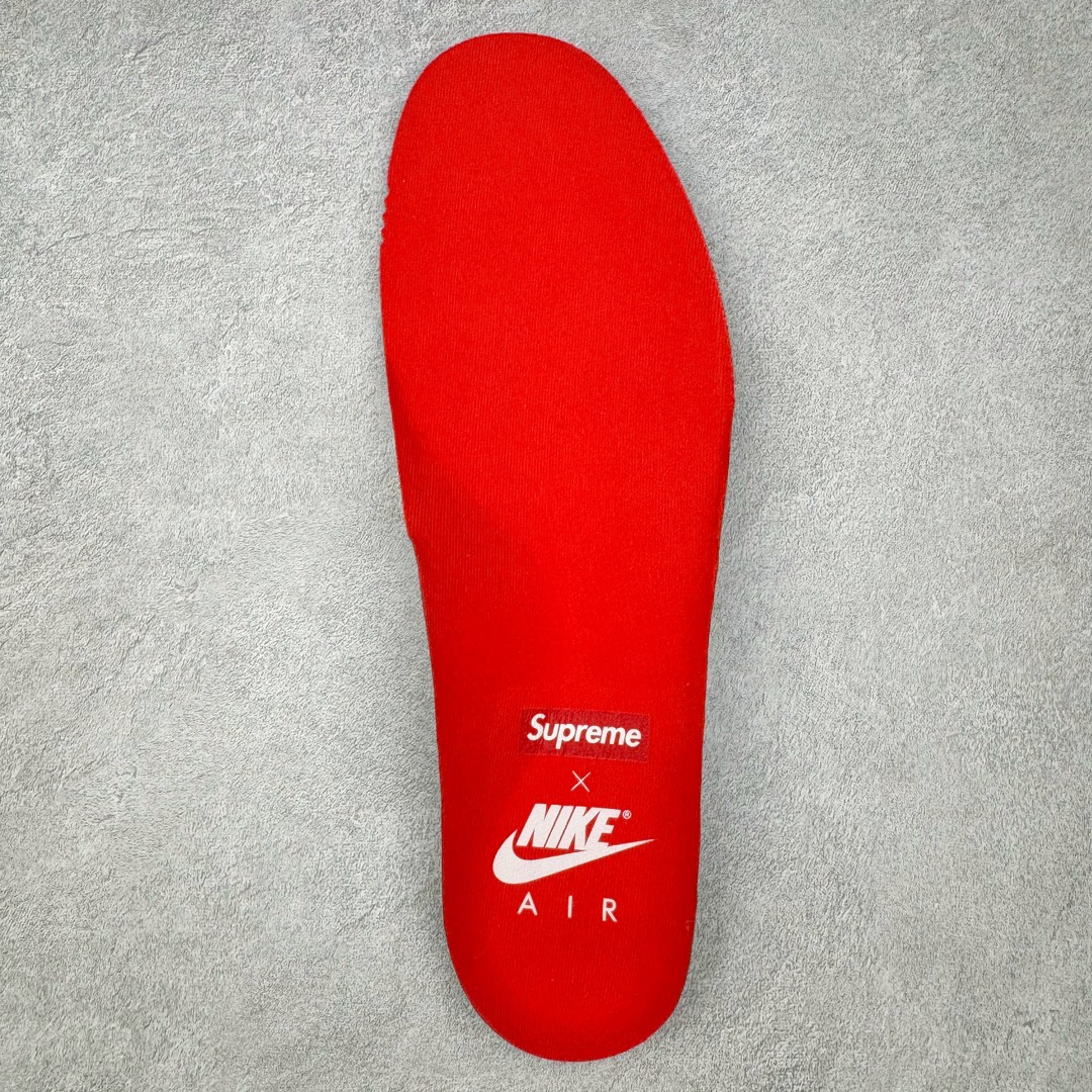 图片[12]-Supreme x NK Air More Uptempo 联名款皮蓬大Air复古文化篮球鞋 920092-600 NK更给予了 Supreme 最大的设计自由度 它看起来就像是在Air More Uptempo 进行了改造 将元年鞋面出现的两侧的大“AIR”字样改成了反光 SUPREME 字样去呈现 同时搭配以白色Swoosh和 Air-Sole气垫大底 让整双鞋一跃成为更切合到 Supreme 街头造型 尺码：36 36.5 37.5 38 38.5 39 40 40.5 41 42 42.5 43 44 44.5 45 46-选品中心