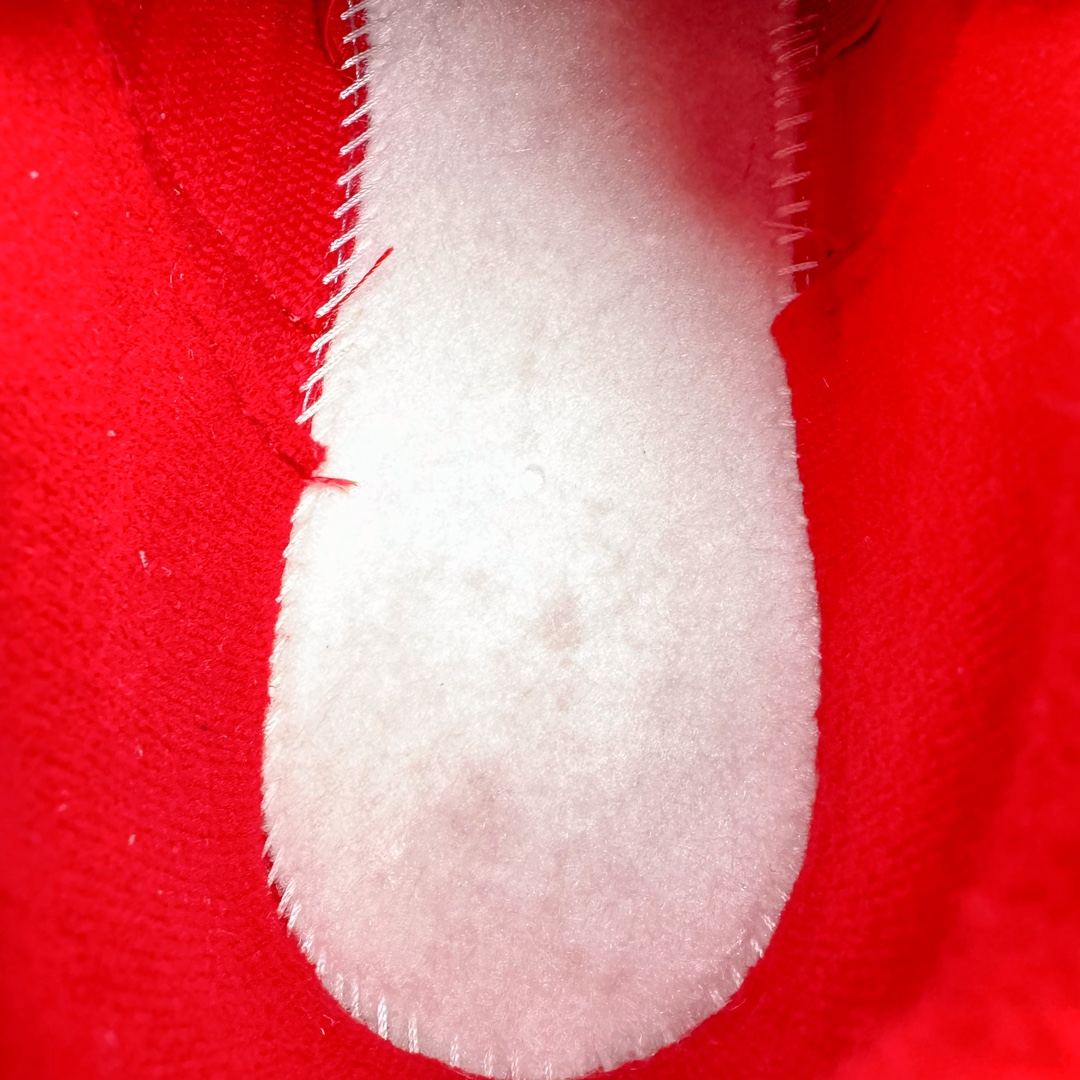 图片[10]-Supreme x NK Air More Uptempo 联名款皮蓬大Air复古文化篮球鞋 920092-600 NK更给予了 Supreme 最大的设计自由度 它看起来就像是在Air More Uptempo 进行了改造 将元年鞋面出现的两侧的大“AIR”字样改成了反光 SUPREME 字样去呈现 同时搭配以白色Swoosh和 Air-Sole气垫大底 让整双鞋一跃成为更切合到 Supreme 街头造型 尺码：36 36.5 37.5 38 38.5 39 40 40.5 41 42 42.5 43 44 44.5 45 46-选品中心