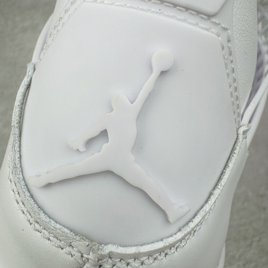 图片[16]-Air Jordan AJ4 NET FN7251-107 采用全新的全白色皮革为基底，重塑经典鞋型的轮廓。值得注意的是，在鞋舌周围融入延展网状设计，这一创新细节不仅是对 Air Jordan 系列经典元素的致敬，更通过 “ 网 ” 这一独特元素，为传统设计注入了现代感。鞋底采用坚韧耐用的橡胶材质，保证了穿着的稳定性与耐磨性。鞋跟内置缓冲空气装置，为穿着者带来更加舒适与稳定的支撑体验。而金属金色飞人吊牌，为整双鞋增添了奢华与高贵的质感。尺码：36 36.5 37.5 38 38.5 39 40 40.5 41 42 42.5 43 44 44.5 45 46 47.5-选品中心