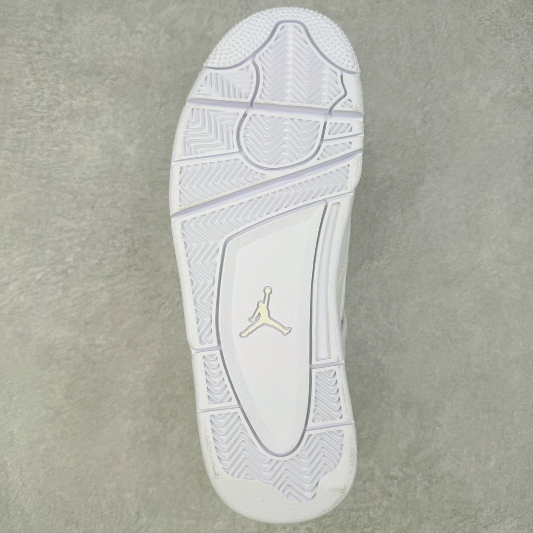 图片[9]-Air Jordan AJ4 NET FN7251-107 采用全新的全白色皮革为基底，重塑经典鞋型的轮廓。值得注意的是，在鞋舌周围融入延展网状设计，这一创新细节不仅是对 Air Jordan 系列经典元素的致敬，更通过 “ 网 ” 这一独特元素，为传统设计注入了现代感。鞋底采用坚韧耐用的橡胶材质，保证了穿着的稳定性与耐磨性。鞋跟内置缓冲空气装置，为穿着者带来更加舒适与稳定的支撑体验。而金属金色飞人吊牌，为整双鞋增添了奢华与高贵的质感。尺码：36 36.5 37.5 38 38.5 39 40 40.5 41 42 42.5 43 44 44.5 45 46 47.5-选品中心