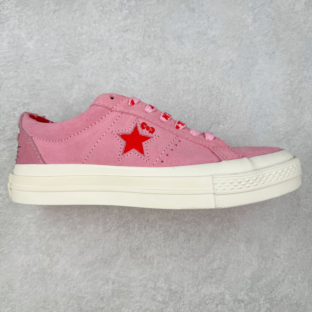 Converse x Hello Kitty 联名 结合经典的One Star鞋款 粉色鞋身 侧面星星搭配刺绣蝴蝶结 呈现风格极为有趣 少女心十足 细节点缀更是非常巧妙 充满趣味性 彻底释放你的公举心 翻毛皮材质 柔软细腻 两副鞋带 可替换使用或花式系带 根据服饰的色彩随意切换造型！ 货号：162939C 尺码：35 36 39.5 37 37.5 38 39 40 41 41.5 42 42.5 43 44-选品中心