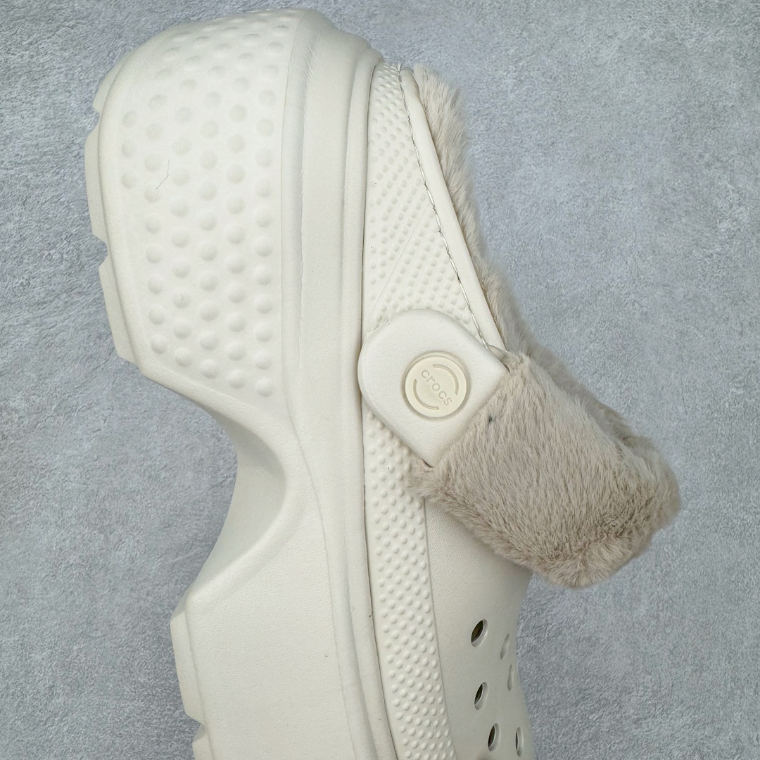 图片[6]-＃DG莞产 Crocs Stomp 卡骆驰保暖雪屋蓬蓬暖靴雪地靴凉鞋 超强LiteRide科技缓震鞋垫加持 官方2023最新款 透明防水袋包装 注意配件需单独购买 超轻Croslite专利材料打造 鞋面更加耐用易清洗 该鞋款轻盈舒适 2002年 经典克骆格诞生 秉承外形简单 穿着舒适的初衷 不断为消费者带来舒适的穿着体验 穿出“趣”味 鞋面洞洞可搭彰显个性的智必星 一鞋两穿 可调节式后跟带增添鞋身的稳固性能 放前面变成愜意舒适的凉拖 放后面行走跑跳更加稳妥 Croslite ™材料 封闭式细胞树脂 能够在体温作用下自动变形以适应脚部形状 涉水性优秀的同时易于清洁 抓地力强 不易打滑 Crocs的核心理念：轻便 灵活 全方位的舒适感 同步官方尺码：M4（36-37） M5（37-38）M6（38-39）M7（39-40）M8（41-42）M9（42-43）M10（43-44）M11（45-46）-选品中心