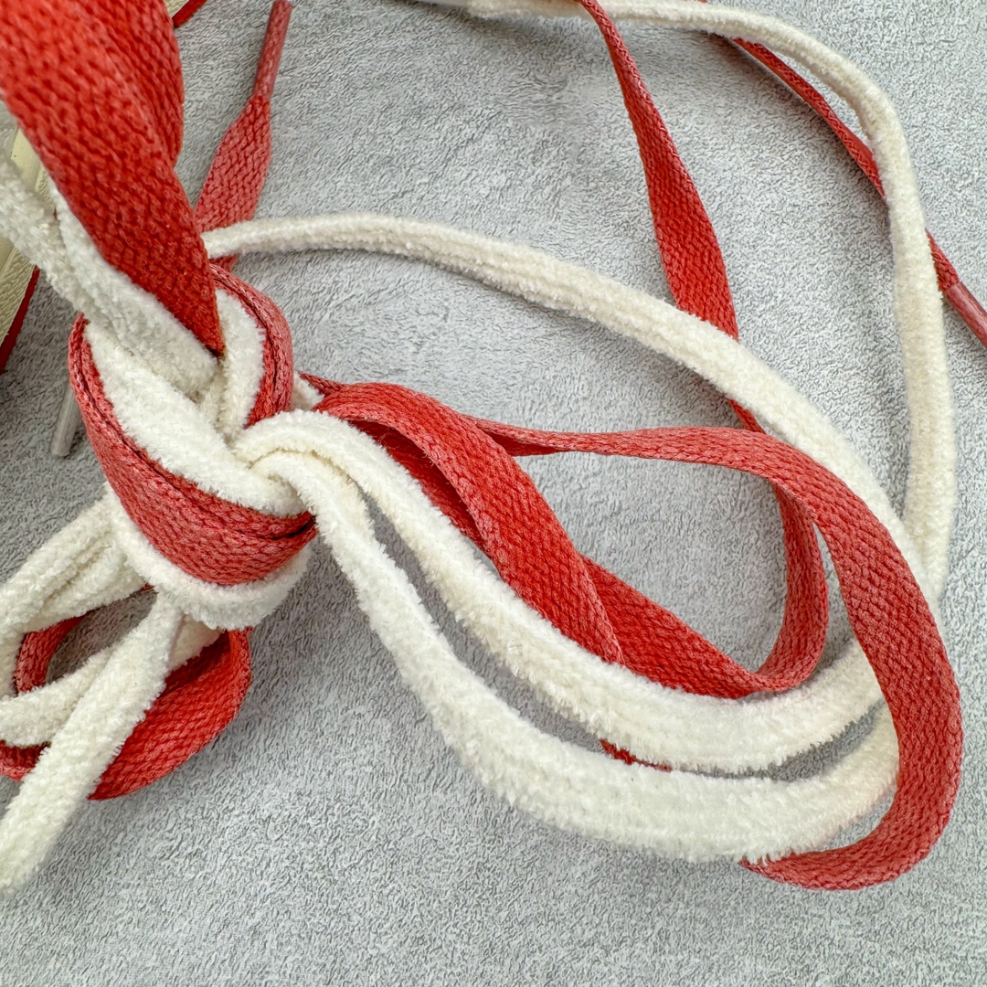 图片[12]-＃KZ神版莞产 Air Jordan AJ1 High OG WMNS 米橙 DB4612-100 外贸特供批次 终端控货优势输出 新配色不断更新开发 市场中端王者 全套原纸板楦头开发 确保原汁原味 完美呈现一代版型 一比一鞋头弧度高度鞋身弧度 此版本只针对中端市场 细节品控鞋型随意秒杀市面同价位 鞋型完美 不臃肿别扭 头层皮料加持 用料绝不含糊 进口玻璃冲刀皮料裁剪零毛边 电脑针车工艺 超高鞋面清洁度 最高QC检验标准 控制溢胶瑕疵 原盒原配 飞翼3D高频深度立体 工艺方面大到整体鞋型 漏斗收腰 底线拉帮 LOGO立体程度 小到针眼排布 载片对称 冲孔效果 鞋标规范 鞋垫背胶等等 无一不是口碑收割 每双都是一个回头客 尺码：36 36.5 37.5 38 38.5 39 40 40.5 41 42 42.5 43 44 44.5 45 46 47.5-选品中心