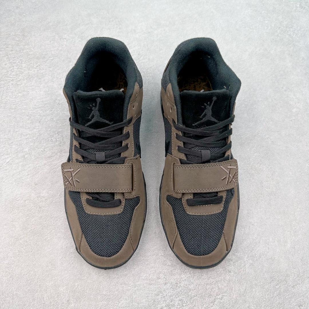 图片[2]-Travis Scott x Jordan AJ Cut The Check TS倒钩联名魔术贴篮球鞋 FZ8117-204 配色方面采用黑色为底 搭配棕色框架呈现 完美还原了初代倒钩的配色设计 细节方面 标志性的反钩Swoosh采用黑色点缀 鞋面还带有特殊的魔术贴细节 此外在鞋舌、后跟部分均带有Cactus Jack厂牌Logo 彰显鞋款特殊身份 尺码：36 36.5 37.5 38 38.5 39 40 40.5 41 42 42.5 43 44 44.5 45 46-选品中心