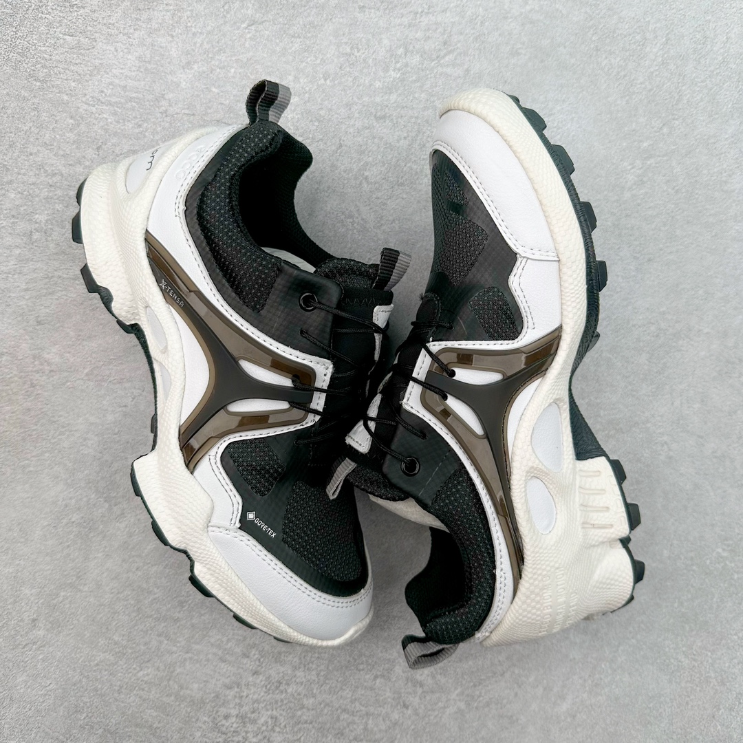 图片[3]-ECCO爱步2024年新款户外鞋防水透气越野跑鞋 健步踪迹系列 鞋面设有GORE-TEX防水薄膜 给你贴心防水保护 防水透气 直接注塑工艺连接鞋面与鞋底 一体成型 合脚稳固 BIOM自然律动科技鞋楦 符合人体工学 长效缓震带来裸足体验 橡胶大底 结合橡胶凸起鞋钉设计 适应多种地形 提供强劲抓地力与耐磨性 稳定支撑 越野无束 尺码：39 40 41 42 43 44（正常码）-选品中心