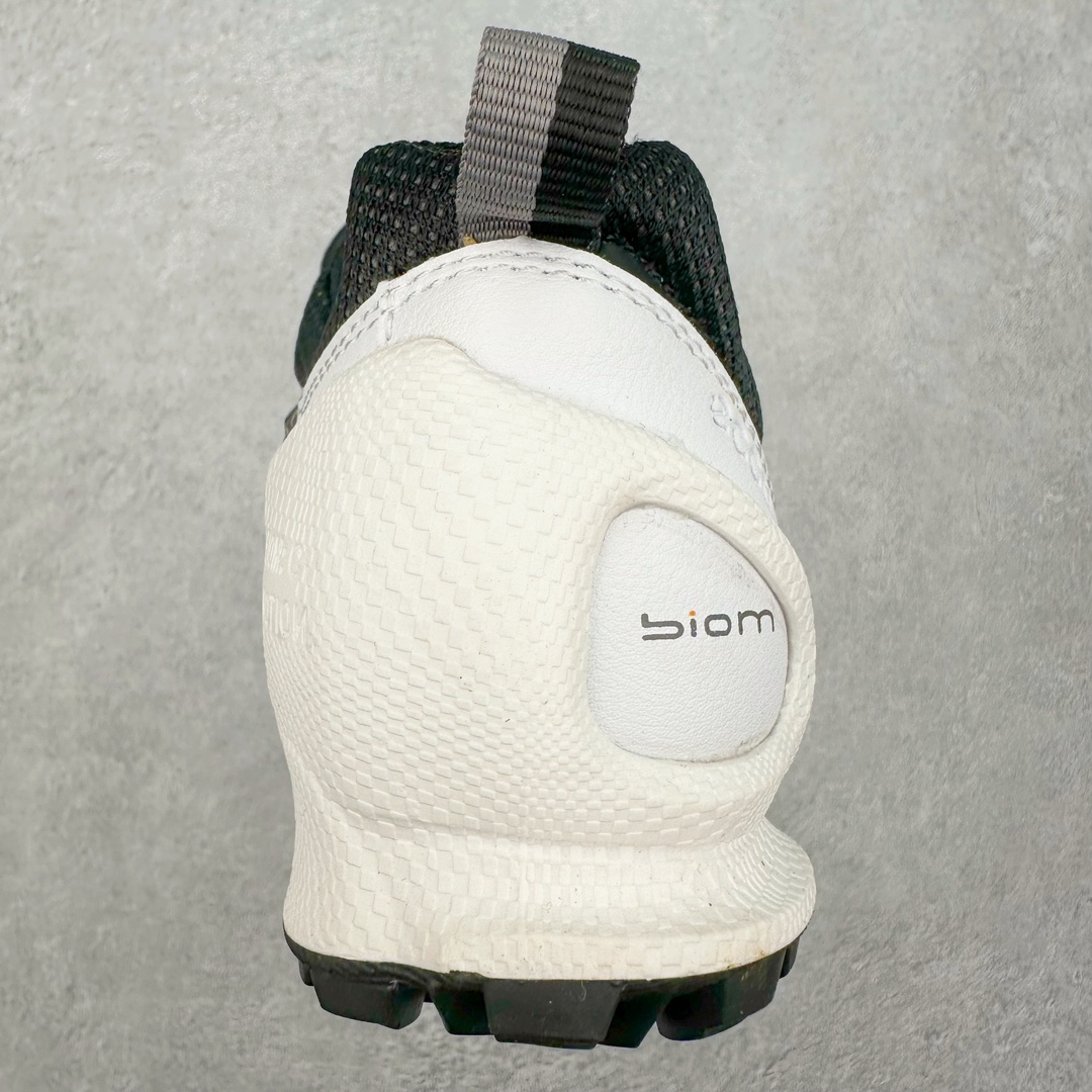 图片[8]-ECCO爱步2024年新款户外鞋防水透气越野跑鞋 健步踪迹系列 鞋面设有GORE-TEX防水薄膜 给你贴心防水保护 防水透气 直接注塑工艺连接鞋面与鞋底 一体成型 合脚稳固 BIOM自然律动科技鞋楦 符合人体工学 长效缓震带来裸足体验 橡胶大底 结合橡胶凸起鞋钉设计 适应多种地形 提供强劲抓地力与耐磨性 稳定支撑 越野无束 尺码：39 40 41 42 43 44（正常码）-选品中心