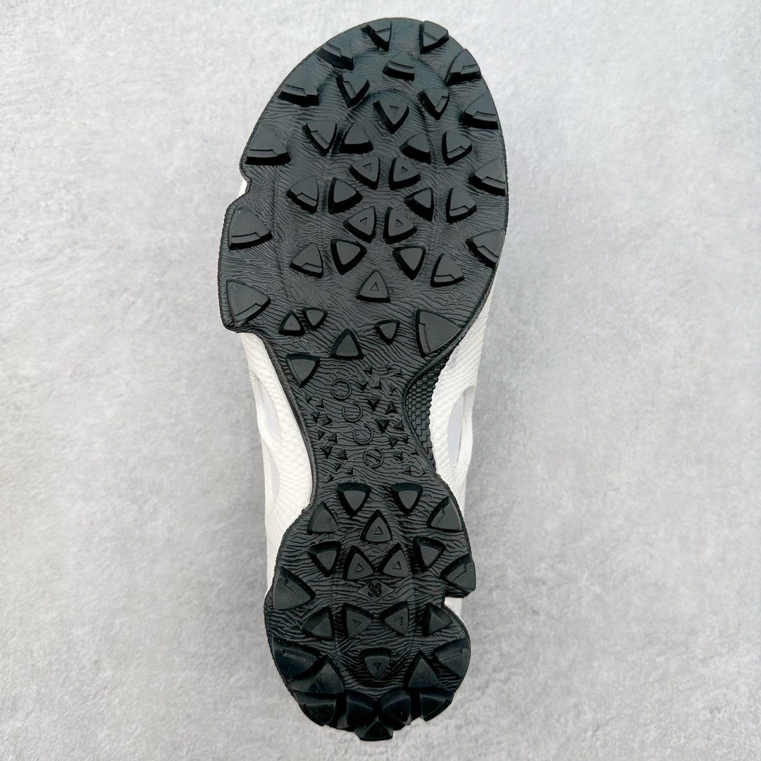 图片[9]-ECCO爱步2024年新款户外鞋防水透气越野跑鞋 健步踪迹系列 鞋面设有GORE-TEX防水薄膜 给你贴心防水保护 防水透气 直接注塑工艺连接鞋面与鞋底 一体成型 合脚稳固 BIOM自然律动科技鞋楦 符合人体工学 长效缓震带来裸足体验 橡胶大底 结合橡胶凸起鞋钉设计 适应多种地形 提供强劲抓地力与耐磨性 稳定支撑 越野无束 尺码：39 40 41 42 43 44（正常码）-选品中心