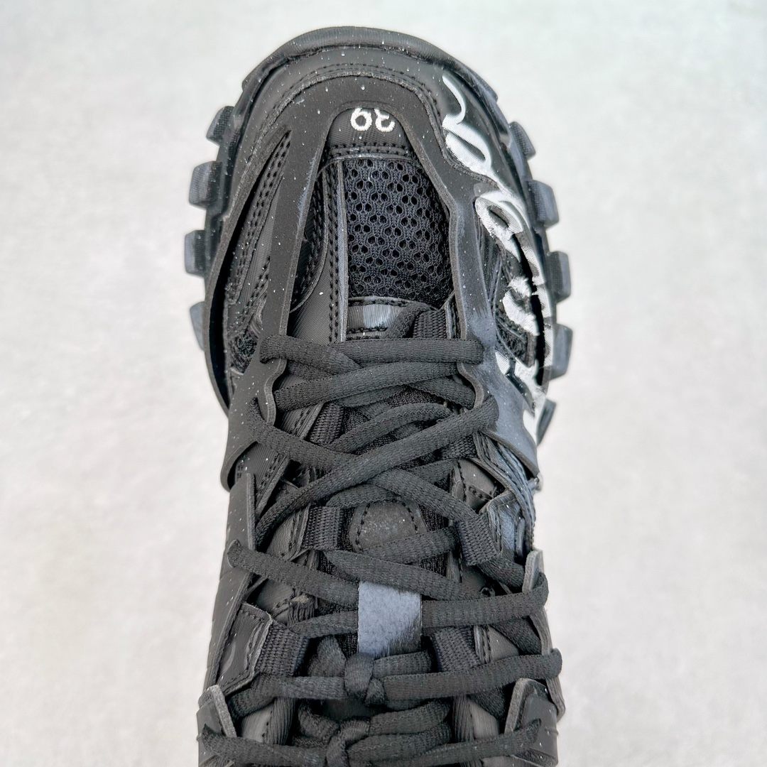 图片[4]-＃纯原 BALENCIAGA Track Trainers 巴黎世家 3.0代复古野跑姥爹潮流百搭慢跑鞋 成份：47%涤纶 40%聚氨酯纤维 13%Nylon 采用尼龙和网眼布制成 100%不含皮革 尺码饰于足尖 鞋后跟压印Track字样 外底正面压印BB标识 外侧印有Balenciaga印花 鞋舌压印Balenciaga标识 双鞋带以常规方式打结 后帮及鞋舌配有拉环鞋提 动态鞋底设计 为双脚带来后续的助力 50毫米鞋弓 水洗做旧风格 中国制造 此商品提供Balenciaga防尘袋和包装盒 尺码：35/46-选品中心