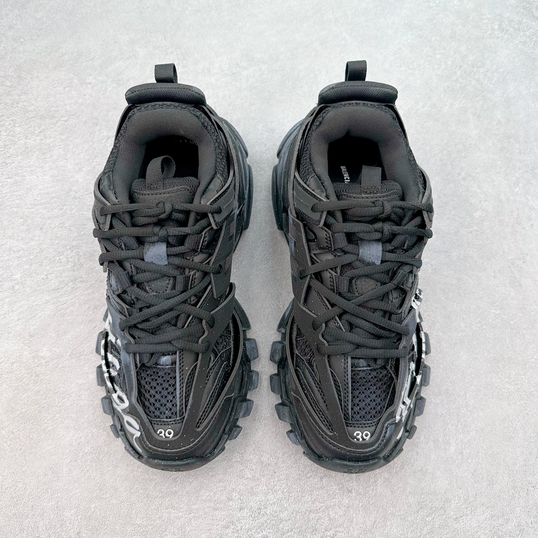 图片[2]-＃纯原 BALENCIAGA Track Trainers 巴黎世家 3.0代复古野跑姥爹潮流百搭慢跑鞋 成份：47%涤纶 40%聚氨酯纤维 13%Nylon 采用尼龙和网眼布制成 100%不含皮革 尺码饰于足尖 鞋后跟压印Track字样 外底正面压印BB标识 外侧印有Balenciaga印花 鞋舌压印Balenciaga标识 双鞋带以常规方式打结 后帮及鞋舌配有拉环鞋提 动态鞋底设计 为双脚带来后续的助力 50毫米鞋弓 水洗做旧风格 中国制造 此商品提供Balenciaga防尘袋和包装盒 尺码：35/46-选品中心
