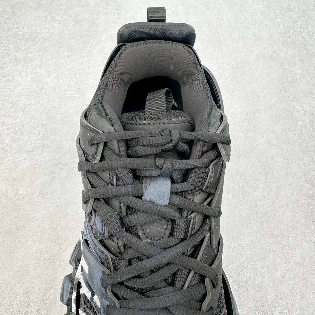 图片[5]-＃纯原 BALENCIAGA Track Trainers 巴黎世家 3.0代复古野跑姥爹潮流百搭慢跑鞋 成份：47%涤纶 40%聚氨酯纤维 13%Nylon 采用尼龙和网眼布制成 100%不含皮革 尺码饰于足尖 鞋后跟压印Track字样 外底正面压印BB标识 外侧印有Balenciaga印花 鞋舌压印Balenciaga标识 双鞋带以常规方式打结 后帮及鞋舌配有拉环鞋提 动态鞋底设计 为双脚带来后续的助力 50毫米鞋弓 水洗做旧风格 中国制造 此商品提供Balenciaga防尘袋和包装盒 尺码：35/46-选品中心