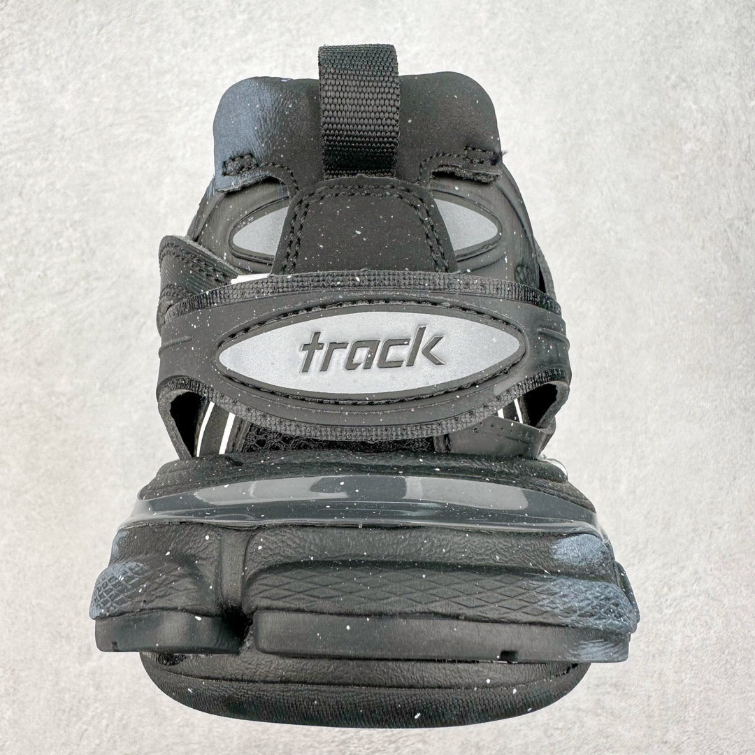 图片[8]-＃纯原 BALENCIAGA Track Trainers 巴黎世家 3.0代复古野跑姥爹潮流百搭慢跑鞋 成份：47%涤纶 40%聚氨酯纤维 13%Nylon 采用尼龙和网眼布制成 100%不含皮革 尺码饰于足尖 鞋后跟压印Track字样 外底正面压印BB标识 外侧印有Balenciaga印花 鞋舌压印Balenciaga标识 双鞋带以常规方式打结 后帮及鞋舌配有拉环鞋提 动态鞋底设计 为双脚带来后续的助力 50毫米鞋弓 水洗做旧风格 中国制造 此商品提供Balenciaga防尘袋和包装盒 尺码：35/46-选品中心