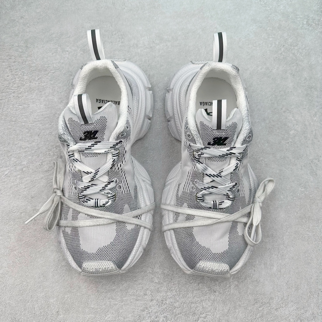 图片[2]-＃纯原 UA x BALENCIAGA 3XL Sneakers 巴黎世家安德玛联名十代网布系带低帮走秀复古老爹鞋 全套原纸板楦头开发 最原汁原味的灵魂版型 全鞋荧光划线卡点 胶水把控整洁度追求极致完美 每一双都是工艺品 多重QC质检 超越公司货的品控标准 实实在在的免检产品 原盒原配 正确字体电绣 粗细、位置、大小正确 侧边TPU 透气孔匹配意产原版 正确分离大底 TPU软底 原版一致大底LOGO 立体感十足 原厂皮料水洗做旧 采购原厂网纱 不含皮革 网布材料和聚氨酯 磨损效果 鞋头边缘和后帮 Balenciaga 徽标 鞋面和后跟凸印尺码 鞋舌 3XL 橡胶品牌标识和反光细节 鞋帮拉袢和鞋舌拉祥 配反光细节 备用鞋带在鞋履前侧 可在穿着前取下 便于不同造型搭配 正常尺码 尺码：35 36 37 38 39 40 41 42 43 44 45 46-选品中心