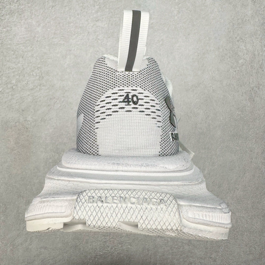 图片[8]-＃纯原 UA x BALENCIAGA 3XL Sneakers 巴黎世家安德玛联名十代网布系带低帮走秀复古老爹鞋 全套原纸板楦头开发 最原汁原味的灵魂版型 全鞋荧光划线卡点 胶水把控整洁度追求极致完美 每一双都是工艺品 多重QC质检 超越公司货的品控标准 实实在在的免检产品 原盒原配 正确字体电绣 粗细、位置、大小正确 侧边TPU 透气孔匹配意产原版 正确分离大底 TPU软底 原版一致大底LOGO 立体感十足 原厂皮料水洗做旧 采购原厂网纱 不含皮革 网布材料和聚氨酯 磨损效果 鞋头边缘和后帮 Balenciaga 徽标 鞋面和后跟凸印尺码 鞋舌 3XL 橡胶品牌标识和反光细节 鞋帮拉袢和鞋舌拉祥 配反光细节 备用鞋带在鞋履前侧 可在穿着前取下 便于不同造型搭配 正常尺码 尺码：35 36 37 38 39 40 41 42 43 44 45 46-选品中心