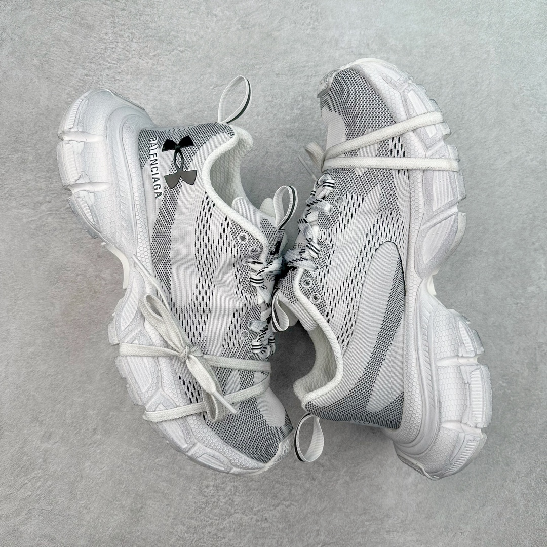 图片[3]-＃纯原 UA x BALENCIAGA 3XL Sneakers 巴黎世家安德玛联名十代网布系带低帮走秀复古老爹鞋 全套原纸板楦头开发 最原汁原味的灵魂版型 全鞋荧光划线卡点 胶水把控整洁度追求极致完美 每一双都是工艺品 多重QC质检 超越公司货的品控标准 实实在在的免检产品 原盒原配 正确字体电绣 粗细、位置、大小正确 侧边TPU 透气孔匹配意产原版 正确分离大底 TPU软底 原版一致大底LOGO 立体感十足 原厂皮料水洗做旧 采购原厂网纱 不含皮革 网布材料和聚氨酯 磨损效果 鞋头边缘和后帮 Balenciaga 徽标 鞋面和后跟凸印尺码 鞋舌 3XL 橡胶品牌标识和反光细节 鞋帮拉袢和鞋舌拉祥 配反光细节 备用鞋带在鞋履前侧 可在穿着前取下 便于不同造型搭配 正常尺码 尺码：35 36 37 38 39 40 41 42 43 44 45 46-选品中心