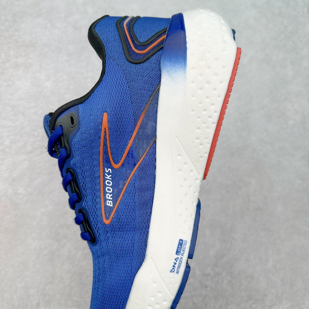 图片[7]-Brooks Hyperion Tempo 布鲁克斯竞速跑鞋 轻量训练缓震跑鞋马拉松运动鞋 Brooks 四大跑鞋之一 百年品牌 跑鞋从外形上基本就能判断这是一款速度跑鞋 简洁干练的外形结构和极强的运动流线型看着非常有速度感 上脚的第一感觉是非常轻 美码9码的鞋单只206g不到 从个人偏好来说 200g左右的竞速鞋最具安全感 鞋面采用单层网布 很薄 前掌使用了大量开放式网眼 排气直接快速 透气性上乘 鞋舌也是轻量化设计 仅为一层麂皮 和脚背完美贴合 鞋舌中央有个防偏穿孔 从实际穿着来看 通常鞋舌都是外偏 如果是防偏穿孔位于中心 防偏效果其实并不十分有效 如果采用趋外侧的偏心设计更有效 鞋帮泡棉填充量不大 但非常紧凑 贴合舒适 包裹稳固 内置硬质TPU保证必要的稳定性 跑鞋中底采用的是DNA FLASH科技材料 DNA FLASH中底科技 是Brooks第一款将氮气注入中底的创新科技 主要原理是借助“超临界流体”发泡技术 将液态氮稳定的转化为气态氮 并使其均匀地形成无数紧密贴合的密闭式气囊结构 尺码：40 40.5 41 42 42.5 43 44 44.5 45 46-选品中心