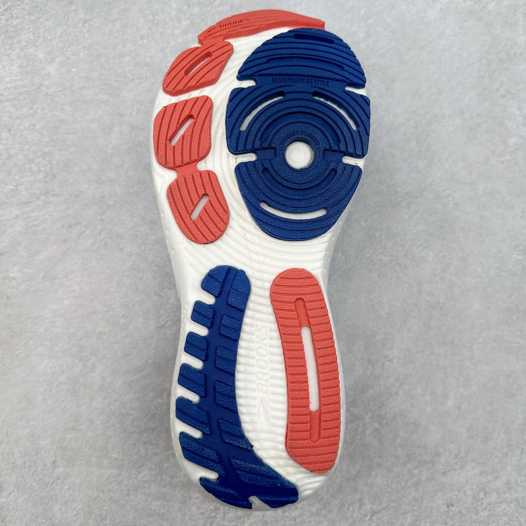 图片[9]-Brooks Hyperion Tempo 布鲁克斯竞速跑鞋 轻量训练缓震跑鞋马拉松运动鞋 Brooks 四大跑鞋之一 百年品牌 跑鞋从外形上基本就能判断这是一款速度跑鞋 简洁干练的外形结构和极强的运动流线型看着非常有速度感 上脚的第一感觉是非常轻 美码9码的鞋单只206g不到 从个人偏好来说 200g左右的竞速鞋最具安全感 鞋面采用单层网布 很薄 前掌使用了大量开放式网眼 排气直接快速 透气性上乘 鞋舌也是轻量化设计 仅为一层麂皮 和脚背完美贴合 鞋舌中央有个防偏穿孔 从实际穿着来看 通常鞋舌都是外偏 如果是防偏穿孔位于中心 防偏效果其实并不十分有效 如果采用趋外侧的偏心设计更有效 鞋帮泡棉填充量不大 但非常紧凑 贴合舒适 包裹稳固 内置硬质TPU保证必要的稳定性 跑鞋中底采用的是DNA FLASH科技材料 DNA FLASH中底科技 是Brooks第一款将氮气注入中底的创新科技 主要原理是借助“超临界流体”发泡技术 将液态氮稳定的转化为气态氮 并使其均匀地形成无数紧密贴合的密闭式气囊结构 尺码：40 40.5 41 42 42.5 43 44 44.5 45 46-选品中心