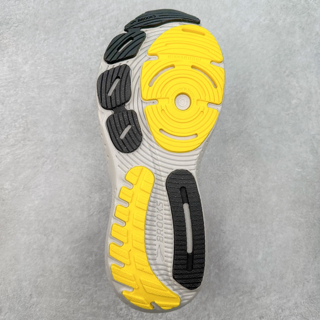 图片[9]-Brooks Hyperion Tempo 布鲁克斯竞速跑鞋 轻量训练缓震跑鞋马拉松运动鞋 Brooks 四大跑鞋之一 百年品牌 跑鞋从外形上基本就能判断这是一款速度跑鞋 简洁干练的外形结构和极强的运动流线型看着非常有速度感 上脚的第一感觉是非常轻 美码9码的鞋单只206g不到 从个人偏好来说 200g左右的竞速鞋最具安全感 鞋面采用单层网布 很薄 前掌使用了大量开放式网眼 排气直接快速 透气性上乘 鞋舌也是轻量化设计 仅为一层麂皮 和脚背完美贴合 鞋舌中央有个防偏穿孔 从实际穿着来看 通常鞋舌都是外偏 如果是防偏穿孔位于中心 防偏效果其实并不十分有效 如果采用趋外侧的偏心设计更有效 鞋帮泡棉填充量不大 但非常紧凑 贴合舒适 包裹稳固 内置硬质TPU保证必要的稳定性 跑鞋中底采用的是DNA FLASH科技材料 DNA FLASH中底科技 是Brooks第一款将氮气注入中底的创新科技 主要原理是借助“超临界流体”发泡技术 将液态氮稳定的转化为气态氮 并使其均匀地形成无数紧密贴合的密闭式气囊结构 尺码：40 40.5 41 42 42.5 43 44 44.5 45 46-选品中心