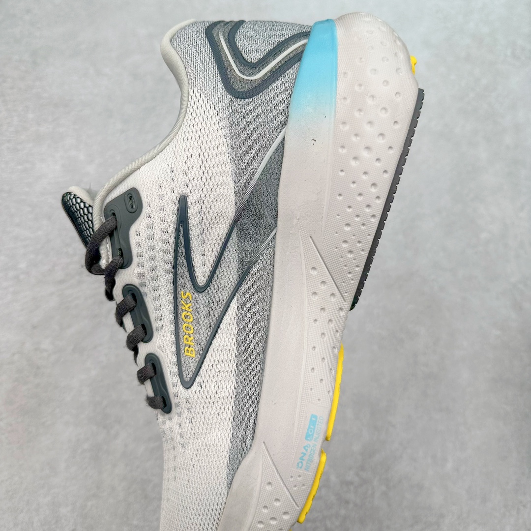 图片[7]-Brooks Hyperion Tempo 布鲁克斯竞速跑鞋 轻量训练缓震跑鞋马拉松运动鞋 Brooks 四大跑鞋之一 百年品牌 跑鞋从外形上基本就能判断这是一款速度跑鞋 简洁干练的外形结构和极强的运动流线型看着非常有速度感 上脚的第一感觉是非常轻 美码9码的鞋单只206g不到 从个人偏好来说 200g左右的竞速鞋最具安全感 鞋面采用单层网布 很薄 前掌使用了大量开放式网眼 排气直接快速 透气性上乘 鞋舌也是轻量化设计 仅为一层麂皮 和脚背完美贴合 鞋舌中央有个防偏穿孔 从实际穿着来看 通常鞋舌都是外偏 如果是防偏穿孔位于中心 防偏效果其实并不十分有效 如果采用趋外侧的偏心设计更有效 鞋帮泡棉填充量不大 但非常紧凑 贴合舒适 包裹稳固 内置硬质TPU保证必要的稳定性 跑鞋中底采用的是DNA FLASH科技材料 DNA FLASH中底科技 是Brooks第一款将氮气注入中底的创新科技 主要原理是借助“超临界流体”发泡技术 将液态氮稳定的转化为气态氮 并使其均匀地形成无数紧密贴合的密闭式气囊结构 尺码：40 40.5 41 42 42.5 43 44 44.5 45 46-选品中心