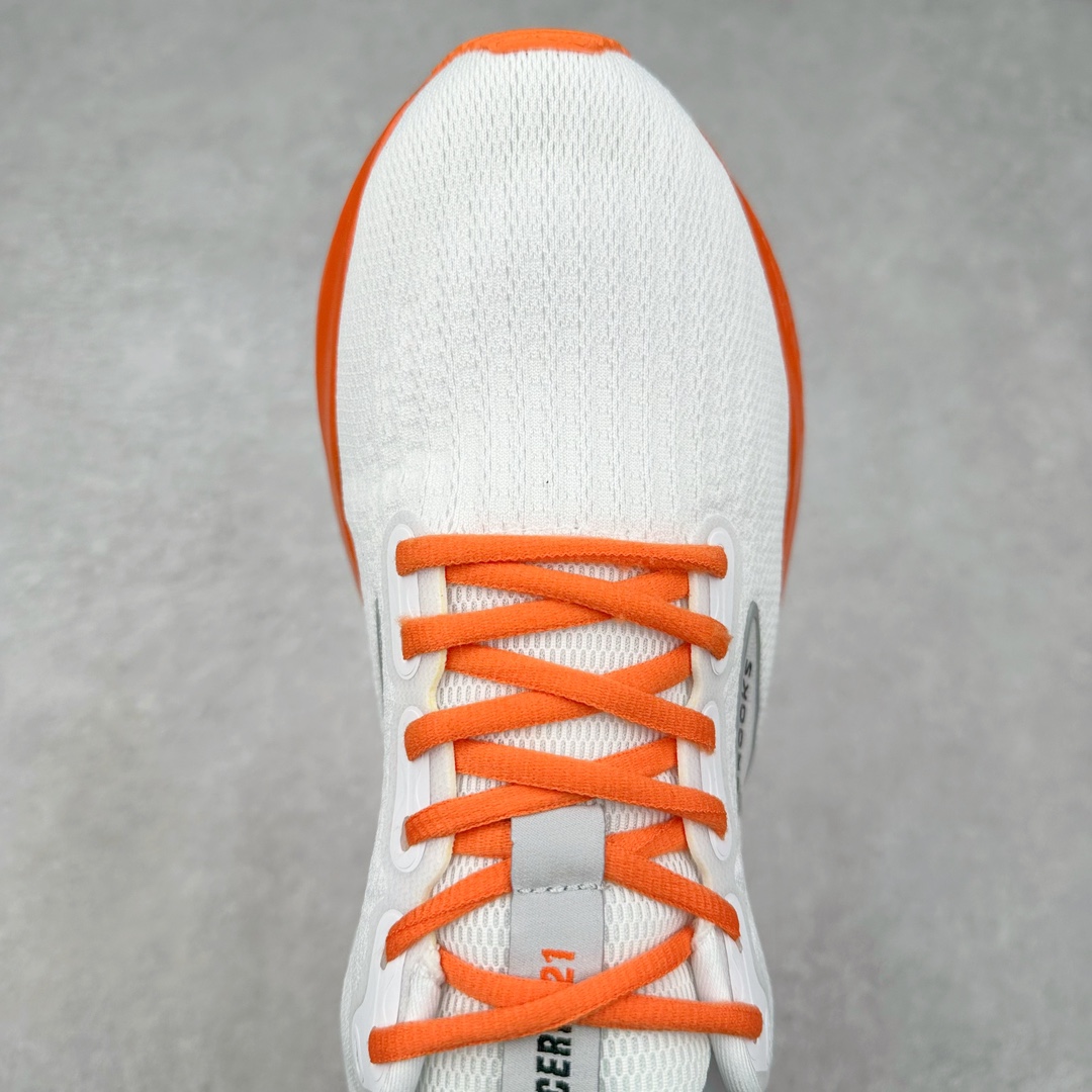 图片[4]-Brooks Hyperion Tempo 布鲁克斯竞速跑鞋 轻量训练缓震跑鞋马拉松运动鞋 Brooks 四大跑鞋之一 百年品牌 跑鞋从外形上基本就能判断这是一款速度跑鞋 简洁干练的外形结构和极强的运动流线型看着非常有速度感 上脚的第一感觉是非常轻 美码9码的鞋单只206g不到 从个人偏好来说 200g左右的竞速鞋最具安全感 鞋面采用单层网布 很薄 前掌使用了大量开放式网眼 排气直接快速 透气性上乘 鞋舌也是轻量化设计 仅为一层麂皮 和脚背完美贴合 鞋舌中央有个防偏穿孔 从实际穿着来看 通常鞋舌都是外偏 如果是防偏穿孔位于中心 防偏效果其实并不十分有效 如果采用趋外侧的偏心设计更有效 鞋帮泡棉填充量不大 但非常紧凑 贴合舒适 包裹稳固 内置硬质TPU保证必要的稳定性 跑鞋中底采用的是DNA FLASH科技材料 DNA FLASH中底科技 是Brooks第一款将氮气注入中底的创新科技 主要原理是借助“超临界流体”发泡技术 将液态氮稳定的转化为气态氮 并使其均匀地形成无数紧密贴合的密闭式气囊结构 尺码：40 40.5 41 42 42.5 43 44 44.5 45 46-选品中心