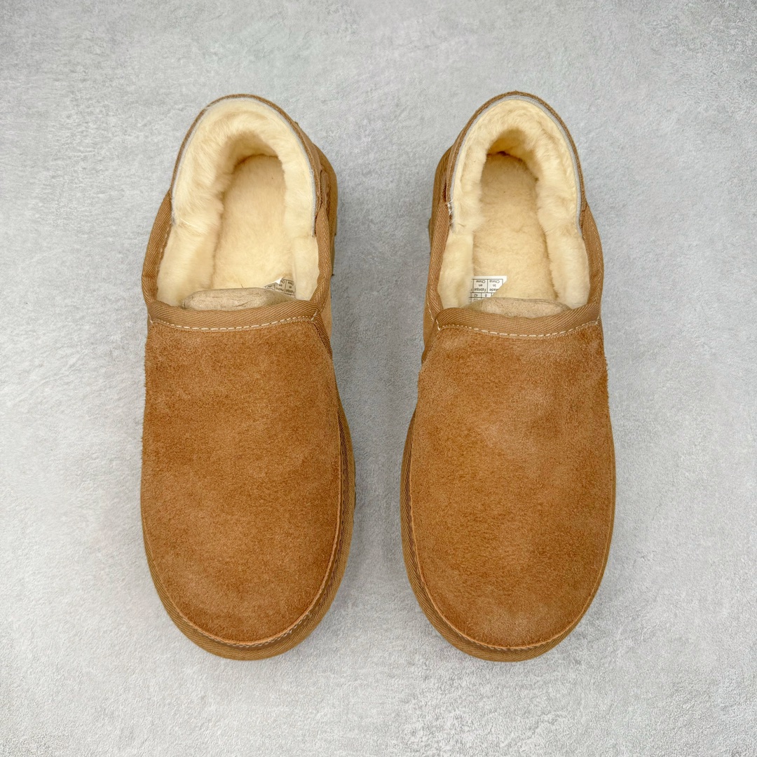 图片[2]-＃K版 UGG 8354经典秋冬羊皮毛一体雪地靴 私人订单价格匠心定位 桑坡八年大厂直供 拒绝高利润 区别杀猪版本 隆丰A级澳洲进口羊皮毛一体 完全遵循ZP工艺流程 代工厂原厂版师 秉承无原鞋不开发选择 注重每一处细节 市面最正版型 TREADLITE\\\”轻翼\\\”科技外底 轻便/耐用/柔韧/桩型【售后郑重承诺】一个月内若出现重大脱胶/断底等质量问题 直接为您换新 翻毛皮鞋面 细腻亲肤再生聚酯纤维滚边 舒适易打理 保暖性佳 UGG plush™ 里衬和内底 茸软亲肤 舒适暖足 经典鞋型搭配轻盈厚底 稳稳拿捏秋冬出街时髦造型 Treadlite by UGG 轻翼大底 轻盈缓震 为双足减负 舒适轻便 助你轻松畅玩整天 尺码：35 36 37 38 39 40-选品中心