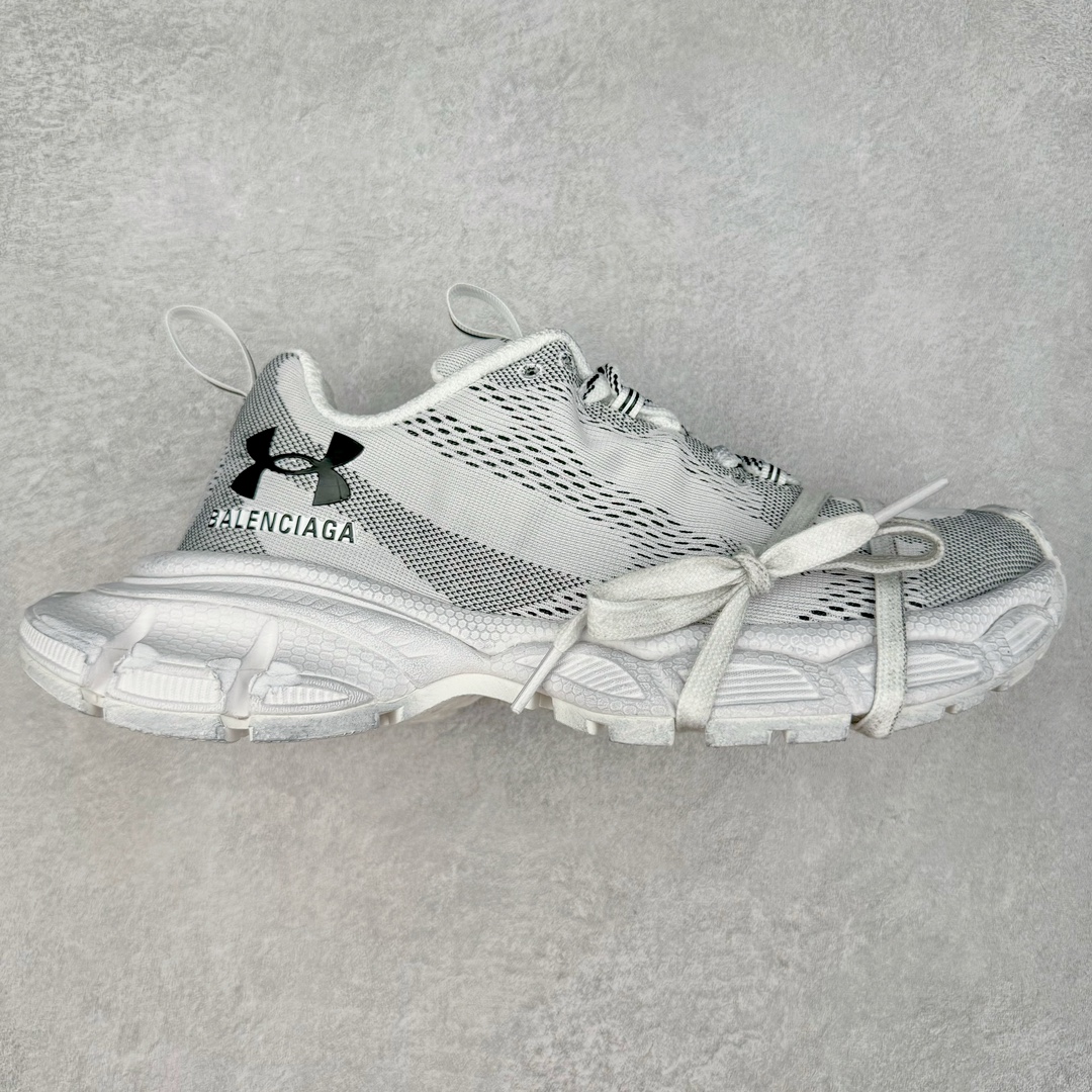 ＃纯原 UA x BALENCIAGA 3XL Sneakers 巴黎世家安德玛联名十代网布系带低帮走秀复古老爹鞋 全套原纸板楦头开发 最原汁原味的灵魂版型 全鞋荧光划线卡点 胶水把控整洁度追求极致完美 每一双都是工艺品 多重QC质检 超越公司货的品控标准 实实在在的免检产品 原盒原配 正确字体电绣 粗细、位置、大小正确 侧边TPU 透气孔匹配意产原版 正确分离大底 TPU软底 原版一致大底LOGO 立体感十足 原厂皮料水洗做旧 采购原厂网纱 不含皮革 网布材料和聚氨酯 磨损效果 鞋头边缘和后帮 Balenciaga 徽标 鞋面和后跟凸印尺码 鞋舌 3XL 橡胶品牌标识和反光细节 鞋帮拉袢和鞋舌拉祥 配反光细节 备用鞋带在鞋履前侧 可在穿着前取下 便于不同造型搭配 正常尺码 尺码：35 36 37 38 39 40 41 42 43 44 45 46-选品中心