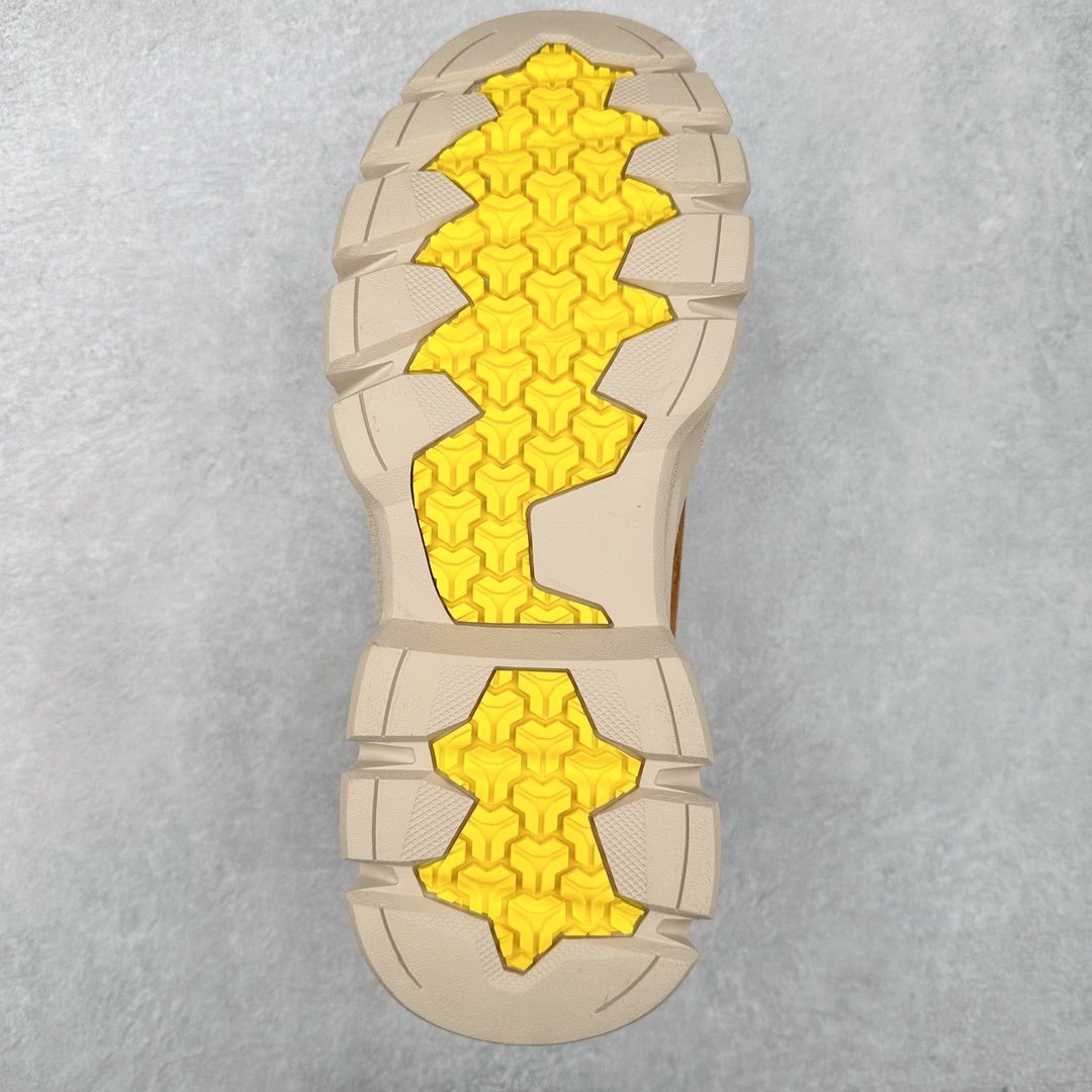 图片[9]-UGG 2024秋冬新品（羊羔毛一体内里 保暖锁热🔥）秋冬必备 户外中帮休闲马丁靴雪地靴系列 广东大厂品质 24ss秋冬新款 时尚潮流搭配 面料釆用意大利进口磨砂牛皮 全鞋真牛皮材料 大底到五金都是代工厂原材料制作 好货不杀猪 首单质量严格把控 全套官网统一包装 今年冬季防寒户外专用产品 日常随意搭配 型男必备‼美国轻奢品牌【UGG】Tasman Weather Hybrid 塔斯曼混合系列中帮轻量休闲马丁靴“ 尺码：39-44（比运动鞋大一码）-选品中心