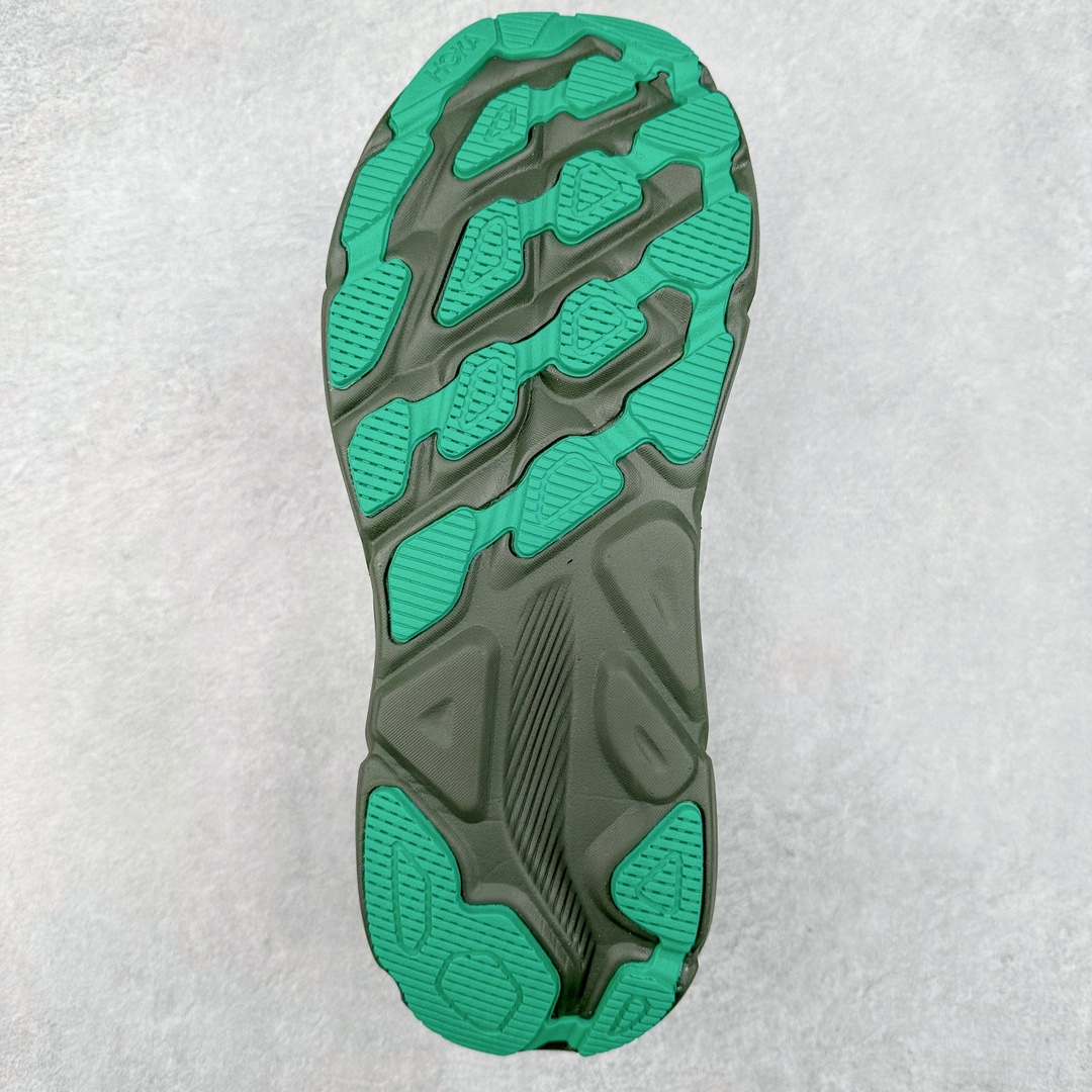 图片[9]-＃HK纯原 HOKA ONE ONE Clifton 克里夫顿9代专业性能减震公路跑步鞋 美国特供批次 轻盈透气的针织网面和纱线的使用让鞋面更挺拔 增强鞋面的强度和支撑性能 搭配柔软的鞋舌 让双脚在舒适包裹中跑的更加畅快 全新泡棉中底 柔软的同时增强回弹性能 为不同跑者提供更平稳流畅的脚感 带来全面的缓冲保护 根据人体工程学设计的延长拉襟 后跟处弹软的海绵填充舒适固定 避免掉跟和摩擦 相比上一代光滑的内衬 Clifton 9的内衬增强了摩擦力 避免双脚在鞋内滑动 尺码：36 36.5 37.5 38 38.5 39 40 40.5 41 42 42.5 43 44 44.5 45-选品中心