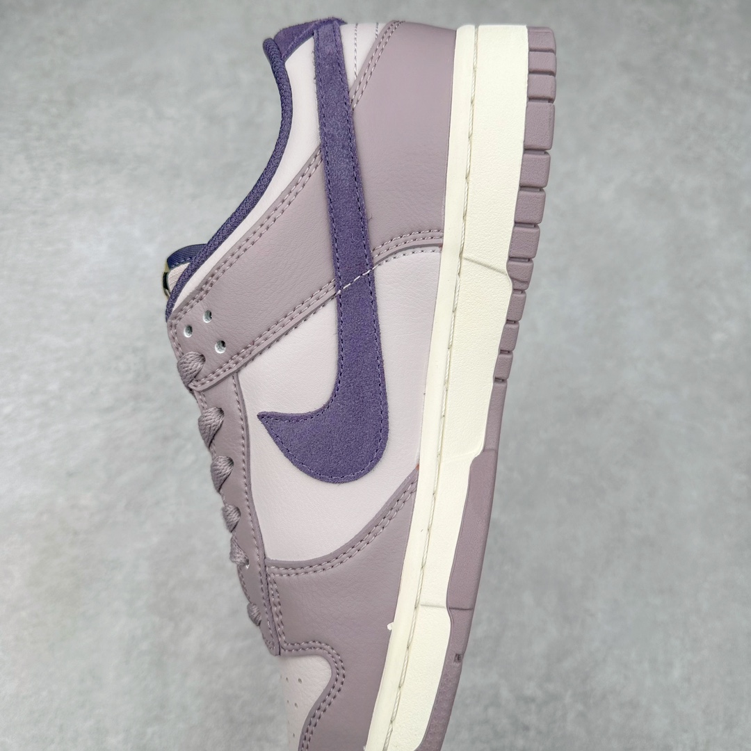 图片[7]-＃K1 NK Dunk Low FQ8249-100 全新支线性价比拉满 迎合行情定价 正确头层皮料 细节均购入原鞋校对开发 全套原纸板楦头加持 细节品控鞋型稳定 独家私模官方最新原厂磨具打造大底 鞋头坡度极致还原 原盒原配 玻璃冲刀 超高清洁度 全鞋零毛边皮料切割 正确中底布背胶中底布拉帮走线 尺码：36 36.5 37.5 38 38.5 39 40 40.5 41 42 42.5 43 44 44.5 45 46-选品中心