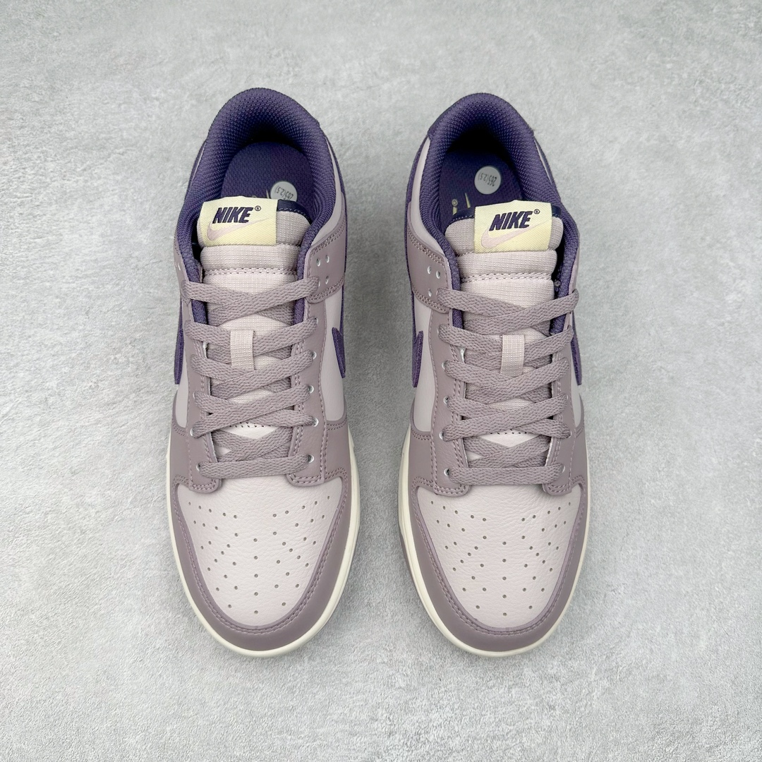 图片[2]-＃K1 NK Dunk Low FQ8249-100 全新支线性价比拉满 迎合行情定价 正确头层皮料 细节均购入原鞋校对开发 全套原纸板楦头加持 细节品控鞋型稳定 独家私模官方最新原厂磨具打造大底 鞋头坡度极致还原 原盒原配 玻璃冲刀 超高清洁度 全鞋零毛边皮料切割 正确中底布背胶中底布拉帮走线 尺码：36 36.5 37.5 38 38.5 39 40 40.5 41 42 42.5 43 44 44.5 45 46-选品中心