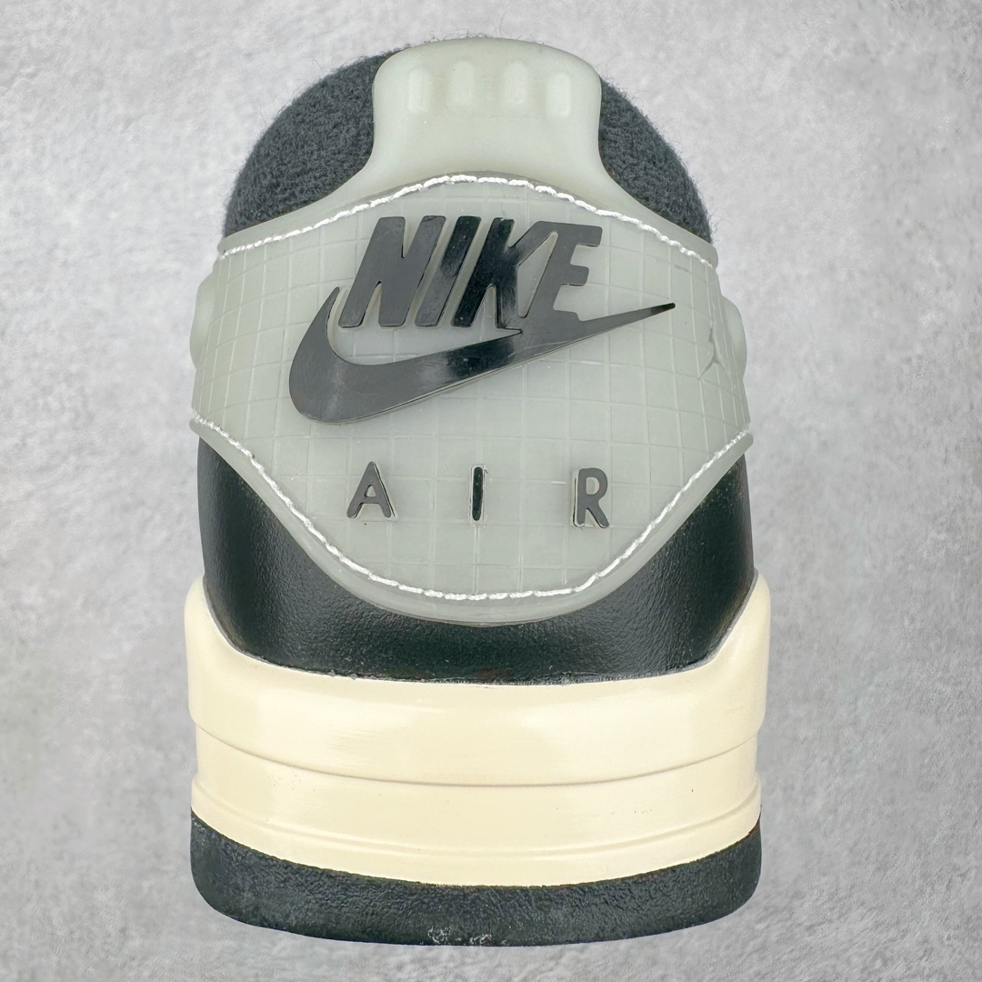 图片[8]-＃F版纯原 Air Jordan AJ4 RM 重制版低帮复古篮球鞋 黑白 FQ7939-006 采用了低帮的设计 并保留了众多AJ4的经典元素 鞋身以皮革、麂皮材质拼接打造 AJ4经典的TPU材质延伸至后跟 增强鞋款稳定性 而鞋身侧面的网格设计则被取消 尾部的NIKE AIR标志也得到保留 并同时带有飞人logo 中底部分同样搭载了可视AIR气垫 鞋底采用米白色中底和外底呈现 为整个设计收尾 尺码：36 36.5 37.5 38 38.5 39 40 40.5 41 42 42.5 43 44 44.5 45 46 47.5-选品中心
