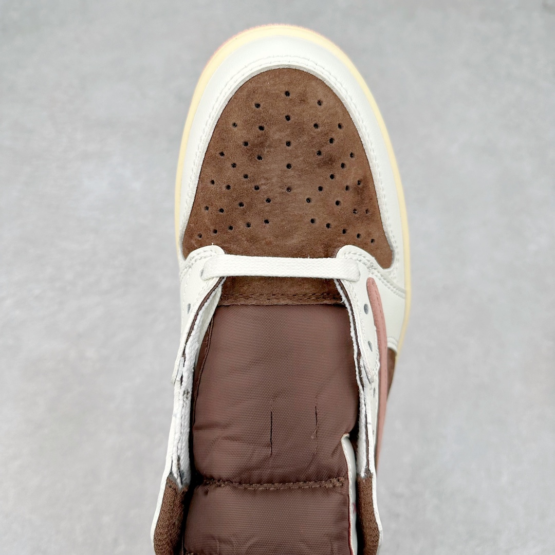 图片[4]-＃KZ神版莞产 Travis Scott x Air Jordan AJ1 Low OG SP TS联名倒钩低帮 白棕粉 DZ4137-206 全系列配色 外贸特供批次 新配色不断更新开发 市场中端王者 全套原纸板楦头开发 确保原汁原味 完美呈现一代版型 一比一鞋头弧度高度鞋身弧度 此版本只针对中端市场 细节品控鞋型随意秒杀市面同价位 鞋型完美 不臃肿别扭 头层皮料加持 用料绝不含糊 进口玻璃冲刀皮料裁剪零毛边 电脑针车工艺 超高鞋面清洁度 最高QC检验标准 控制溢胶瑕疵 原盒原配 飞翼3D高频深度立体 工艺方面大到整体鞋型 漏斗收腰 底线拉帮 LOGO立体程度 小到针眼排布 载片对称 冲孔效果 鞋标规范 鞋垫背胶等等 无一不是口碑收割 每双都是一个回头客 尺码：36 36.5 37.5 38 38.5 39 40 40.5 41 42 42.5 43 44 44.5 45 46 47.5-选品中心