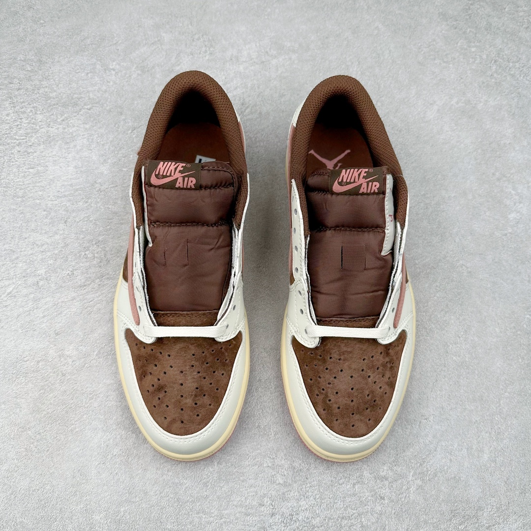 图片[2]-＃KZ神版莞产 Travis Scott x Air Jordan AJ1 Low OG SP TS联名倒钩低帮 白棕粉 DZ4137-206 全系列配色 外贸特供批次 新配色不断更新开发 市场中端王者 全套原纸板楦头开发 确保原汁原味 完美呈现一代版型 一比一鞋头弧度高度鞋身弧度 此版本只针对中端市场 细节品控鞋型随意秒杀市面同价位 鞋型完美 不臃肿别扭 头层皮料加持 用料绝不含糊 进口玻璃冲刀皮料裁剪零毛边 电脑针车工艺 超高鞋面清洁度 最高QC检验标准 控制溢胶瑕疵 原盒原配 飞翼3D高频深度立体 工艺方面大到整体鞋型 漏斗收腰 底线拉帮 LOGO立体程度 小到针眼排布 载片对称 冲孔效果 鞋标规范 鞋垫背胶等等 无一不是口碑收割 每双都是一个回头客 尺码：36 36.5 37.5 38 38.5 39 40 40.5 41 42 42.5 43 44 44.5 45 46 47.5-选品中心