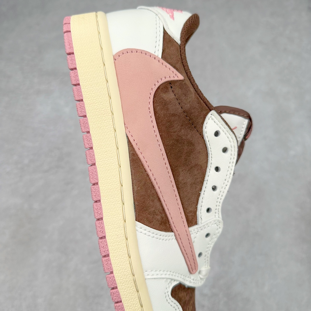 图片[6]-＃KZ神版莞产 Travis Scott x Air Jordan AJ1 Low OG SP TS联名倒钩低帮 白棕粉 DZ4137-206 全系列配色 外贸特供批次 新配色不断更新开发 市场中端王者 全套原纸板楦头开发 确保原汁原味 完美呈现一代版型 一比一鞋头弧度高度鞋身弧度 此版本只针对中端市场 细节品控鞋型随意秒杀市面同价位 鞋型完美 不臃肿别扭 头层皮料加持 用料绝不含糊 进口玻璃冲刀皮料裁剪零毛边 电脑针车工艺 超高鞋面清洁度 最高QC检验标准 控制溢胶瑕疵 原盒原配 飞翼3D高频深度立体 工艺方面大到整体鞋型 漏斗收腰 底线拉帮 LOGO立体程度 小到针眼排布 载片对称 冲孔效果 鞋标规范 鞋垫背胶等等 无一不是口碑收割 每双都是一个回头客 尺码：36 36.5 37.5 38 38.5 39 40 40.5 41 42 42.5 43 44 44.5 45 46 47.5-选品中心