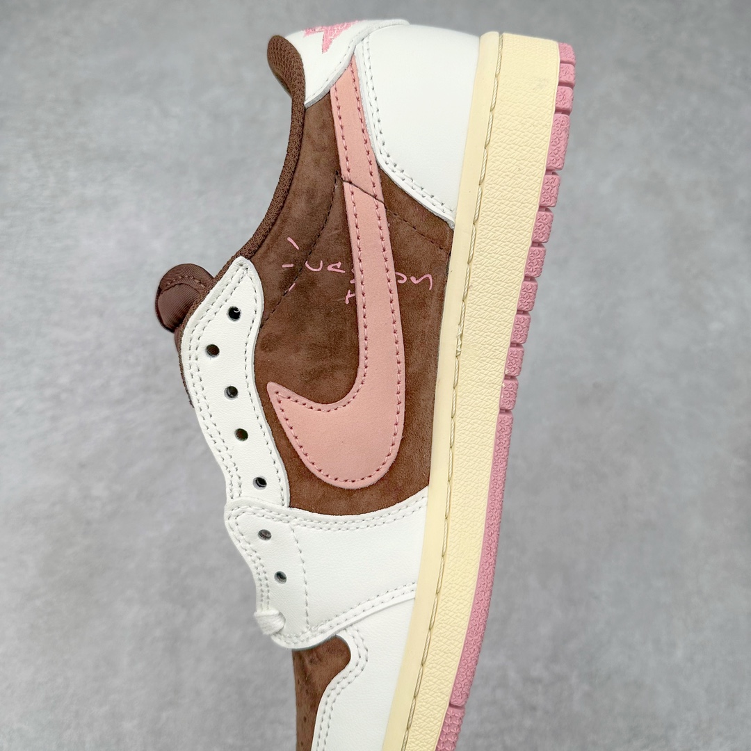 图片[7]-＃KZ神版莞产 Travis Scott x Air Jordan AJ1 Low OG SP TS联名倒钩低帮 白棕粉 DZ4137-206 全系列配色 外贸特供批次 新配色不断更新开发 市场中端王者 全套原纸板楦头开发 确保原汁原味 完美呈现一代版型 一比一鞋头弧度高度鞋身弧度 此版本只针对中端市场 细节品控鞋型随意秒杀市面同价位 鞋型完美 不臃肿别扭 头层皮料加持 用料绝不含糊 进口玻璃冲刀皮料裁剪零毛边 电脑针车工艺 超高鞋面清洁度 最高QC检验标准 控制溢胶瑕疵 原盒原配 飞翼3D高频深度立体 工艺方面大到整体鞋型 漏斗收腰 底线拉帮 LOGO立体程度 小到针眼排布 载片对称 冲孔效果 鞋标规范 鞋垫背胶等等 无一不是口碑收割 每双都是一个回头客 尺码：36 36.5 37.5 38 38.5 39 40 40.5 41 42 42.5 43 44 44.5 45 46 47.5-选品中心