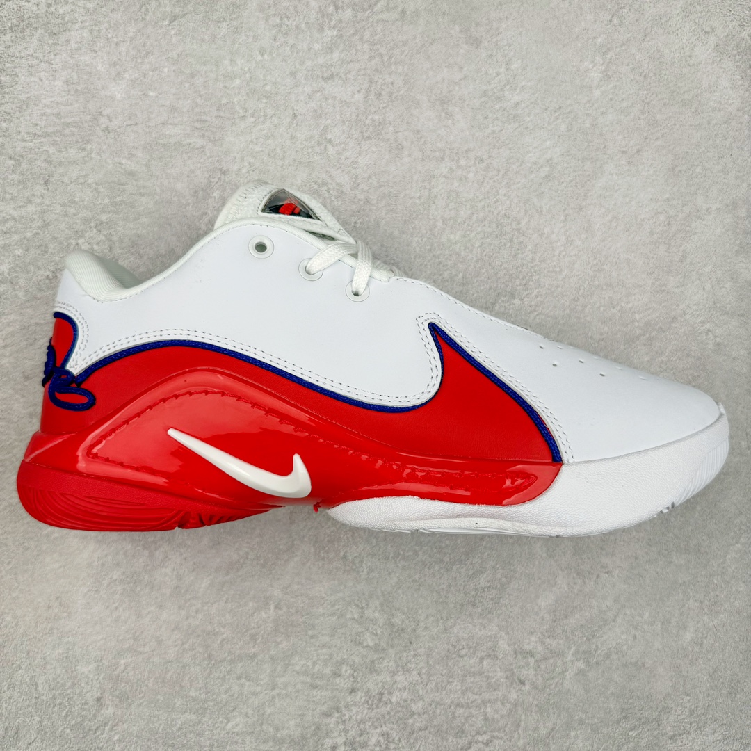 NK LeBron XXII 詹姆斯22代签名实战篮球鞋 FZ1095-103 采用全新中足鞋鞍翼结构，作为护栏保护的同时提供自然的控制感和稳定性，令下一代运动员能够自信锁定、起跳并突破极限。该鞋款中底还采用了Cushlon 2.0泡绵，以提升每一步的舒适感受，同时后掌与前掌的Air Zoom技术确保强劲的推进力和柔软的落地感。低帮设计助力运动员保持场地感，在维持控制的同时能够毫无拘束地移动。外底，包括抓地区域，专为支持关键动作而设计，例如勒布朗的试探步、反向转身、起跳和后撤步。LeBron XXII融合了性能与奢华，采用优质材料、高性能结构和精致细节，旨在满足从硬木球场到好莱坞聚光灯下多种场地与场景的需求。勒布朗的个人风格贯穿整双鞋款，从受其设计影响获得启发的大胆、颠覆性配色，到融入后跟的个人签名，赋予鞋款独特又极具个人特色的质感。尺码：40 40.5 41 42 42.5 43 44 44.5 45 46-选品中心