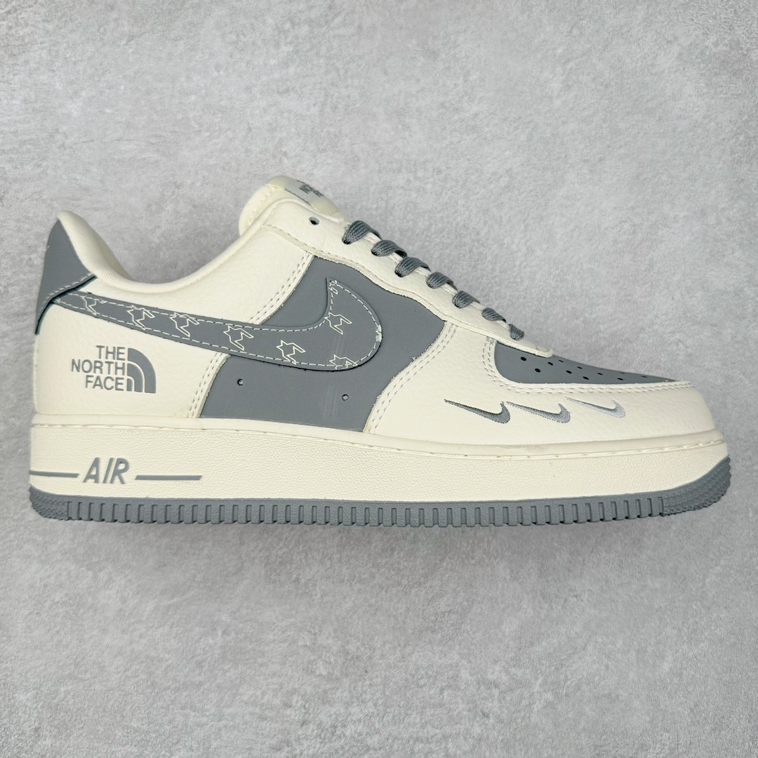 NK Air Force 1´07 Low 空军一号低帮百搭休闲运动板鞋 KK1988-011 柔软、弹性十足的缓震性能和出色的中底设计 横跨复古与现代的外型结合 造就出风靡全球 三十多年的Force 1 直到今天还深受青睐 尺码:36 36.5 37.5 38 38.5 39 40 40.5 41 42 42.5 43 44 44.5 45-选品中心