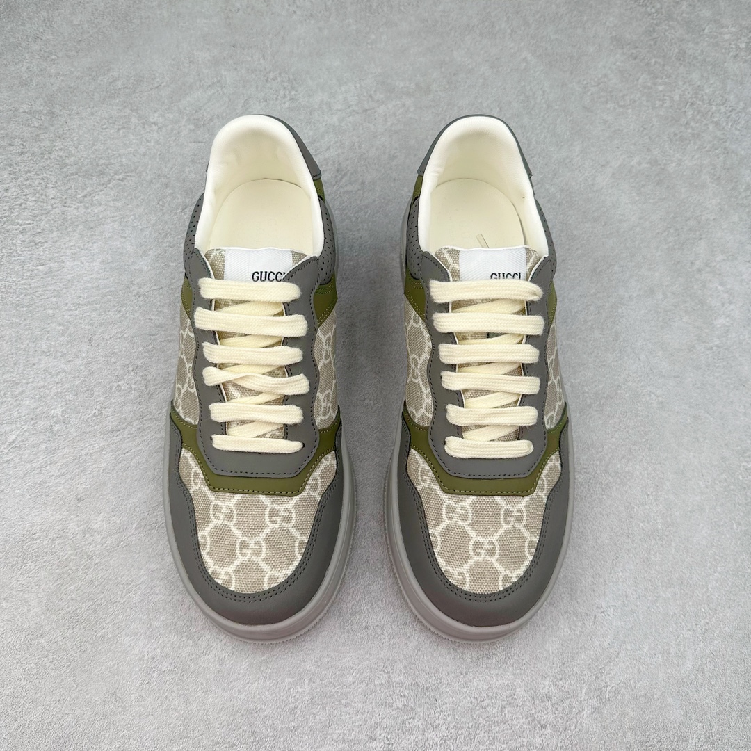 图片[2]-＃纯原福利 Gucci Chunky B Screener GG 古驰饼干鞋运动休闲鞋系列 纯原级别 原版盒子 官方一致原版 原标原盒 官方全套配件 原装雪梨形超软沙绒纸团 手工上线 不开胶 该品牌鞋款在制作中使用的是环保植物胶水 采用版凝胶技术(空胶工艺）存在一些缝隙属于正常现象 不用担心会影响到您的正常使用效果 采用厚底结构 巧妙运用外观设计、配色和材质三重元素 展现出复古风范 别致的橡胶鞋底 搭配米色和乌木色经典GG帆布鞋身及同色调皮革滚边 突显时尚大气的品味 尺码：35 36 37 38 39 40 41 42 43 44 45-选品中心