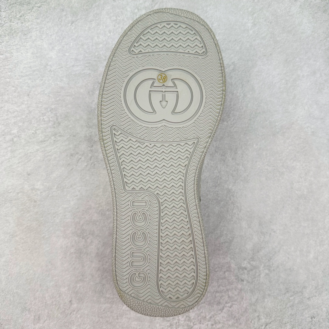 图片[9]-＃纯原福利 Gucci Chunky B Screener GG 古驰饼干鞋运动休闲鞋系列 纯原级别 原版盒子 官方一致原版 原标原盒 官方全套配件 原装雪梨形超软沙绒纸团 手工上线 不开胶 该品牌鞋款在制作中使用的是环保植物胶水 采用版凝胶技术(空胶工艺）存在一些缝隙属于正常现象 不用担心会影响到您的正常使用效果 采用厚底结构 巧妙运用外观设计、配色和材质三重元素 展现出复古风范 别致的橡胶鞋底 搭配米色和乌木色经典GG帆布鞋身及同色调皮革滚边 突显时尚大气的品味 尺码：35 36 37 38 39 40 41 42 43 44 45-选品中心
