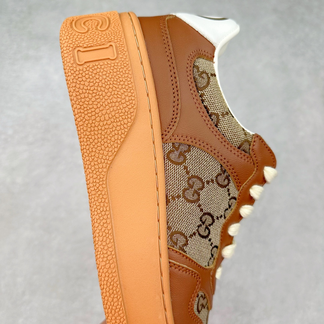 图片[6]-＃纯原福利 Gucci Chunky B Screener GG 古驰饼干鞋运动休闲鞋系列 纯原级别 原版盒子 官方一致原版 原标原盒 官方全套配件 原装雪梨形超软沙绒纸团 手工上线 不开胶 该品牌鞋款在制作中使用的是环保植物胶水 采用版凝胶技术(空胶工艺）存在一些缝隙属于正常现象 不用担心会影响到您的正常使用效果 采用厚底结构 巧妙运用外观设计、配色和材质三重元素 展现出复古风范 别致的橡胶鞋底 搭配米色和乌木色经典GG帆布鞋身及同色调皮革滚边 突显时尚大气的品味 尺码：35 36 37 38 39 40 41 42 43 44 45-选品中心