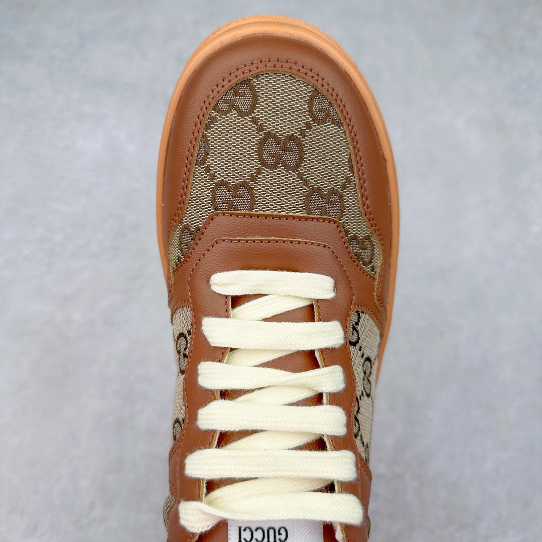 图片[4]-＃纯原福利 Gucci Chunky B Screener GG 古驰饼干鞋运动休闲鞋系列 纯原级别 原版盒子 官方一致原版 原标原盒 官方全套配件 原装雪梨形超软沙绒纸团 手工上线 不开胶 该品牌鞋款在制作中使用的是环保植物胶水 采用版凝胶技术(空胶工艺）存在一些缝隙属于正常现象 不用担心会影响到您的正常使用效果 采用厚底结构 巧妙运用外观设计、配色和材质三重元素 展现出复古风范 别致的橡胶鞋底 搭配米色和乌木色经典GG帆布鞋身及同色调皮革滚边 突显时尚大气的品味 尺码：35 36 37 38 39 40 41 42 43 44 45-选品中心