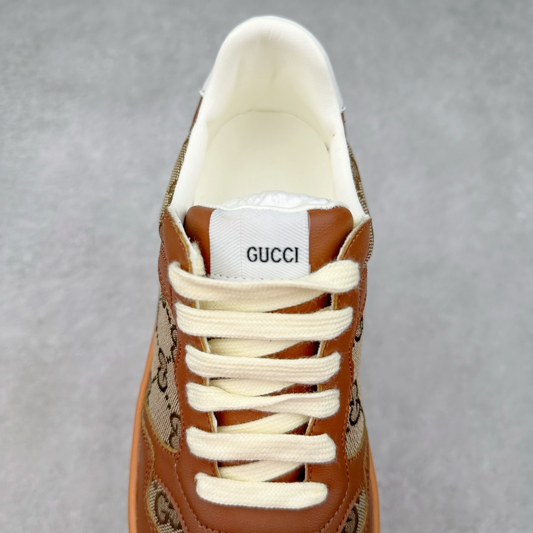 图片[5]-＃纯原福利 Gucci Chunky B Screener GG 古驰饼干鞋运动休闲鞋系列 纯原级别 原版盒子 官方一致原版 原标原盒 官方全套配件 原装雪梨形超软沙绒纸团 手工上线 不开胶 该品牌鞋款在制作中使用的是环保植物胶水 采用版凝胶技术(空胶工艺）存在一些缝隙属于正常现象 不用担心会影响到您的正常使用效果 采用厚底结构 巧妙运用外观设计、配色和材质三重元素 展现出复古风范 别致的橡胶鞋底 搭配米色和乌木色经典GG帆布鞋身及同色调皮革滚边 突显时尚大气的品味 尺码：35 36 37 38 39 40 41 42 43 44 45-选品中心