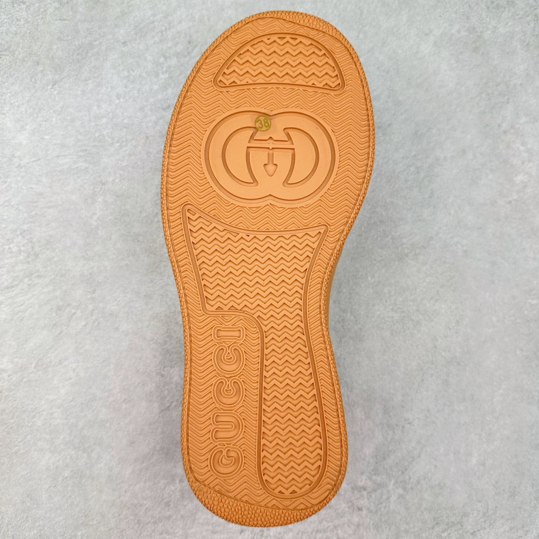 图片[9]-＃纯原福利 Gucci Chunky B Screener GG 古驰饼干鞋运动休闲鞋系列 纯原级别 原版盒子 官方一致原版 原标原盒 官方全套配件 原装雪梨形超软沙绒纸团 手工上线 不开胶 该品牌鞋款在制作中使用的是环保植物胶水 采用版凝胶技术(空胶工艺）存在一些缝隙属于正常现象 不用担心会影响到您的正常使用效果 采用厚底结构 巧妙运用外观设计、配色和材质三重元素 展现出复古风范 别致的橡胶鞋底 搭配米色和乌木色经典GG帆布鞋身及同色调皮革滚边 突显时尚大气的品味 尺码：35 36 37 38 39 40 41 42 43 44 45-选品中心